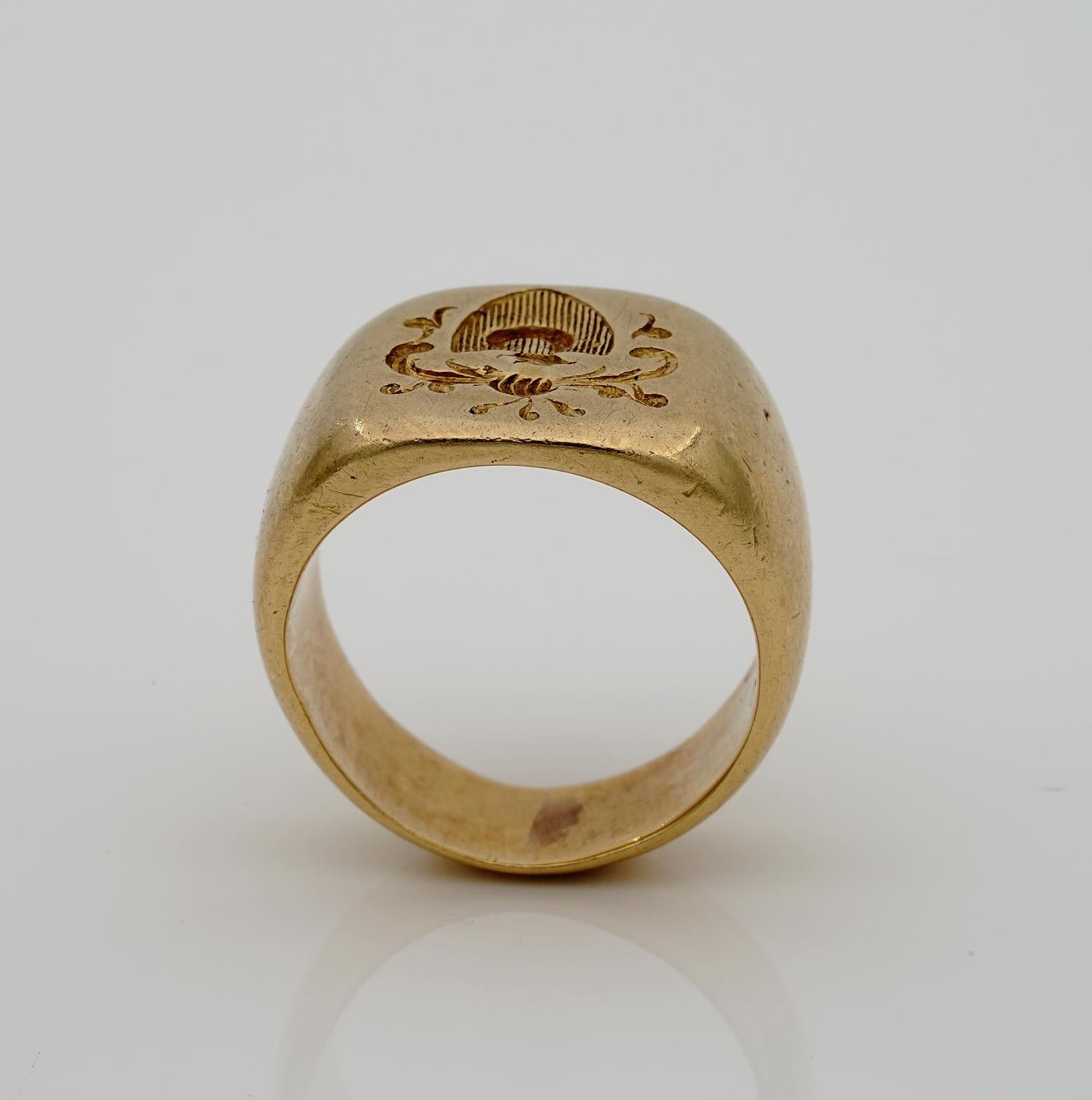 Victorian Gent Rare Signet Seal Ring 18 Karat Solid Gold In Fair Condition In Napoli, IT