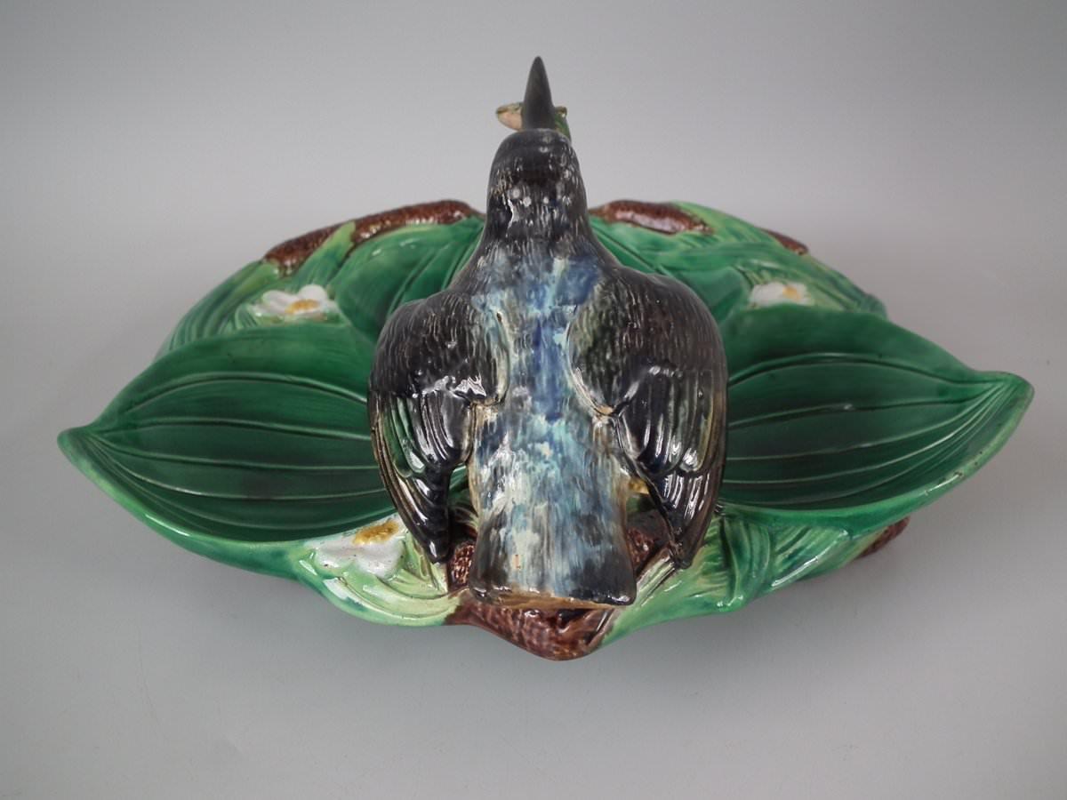 Victorian George Jones Majolica Lily Dish with Kingfisher In Fair Condition In Chelmsford, Essex