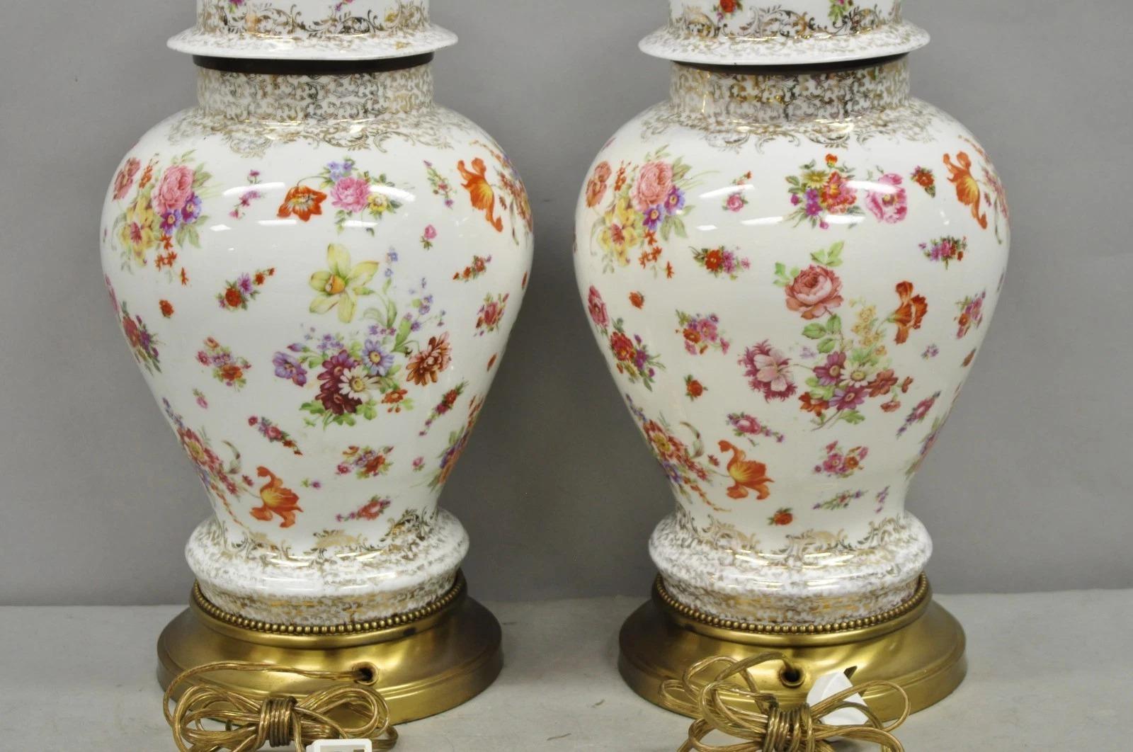 Vase Victorien en Porcelaine Allemande Meissen Porcelain attr. Paire de lampes de table françaises en vente 4