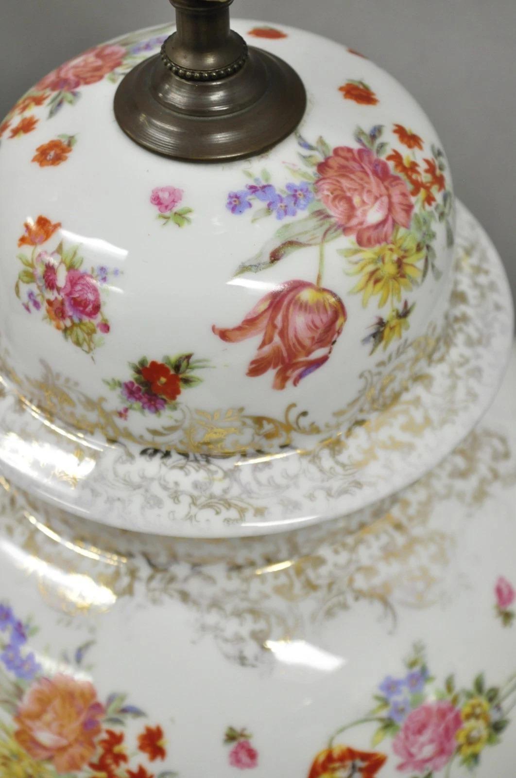 Vase Victorien en Porcelaine Allemande Meissen Porcelain attr. Paire de lampes de table françaises en vente 8