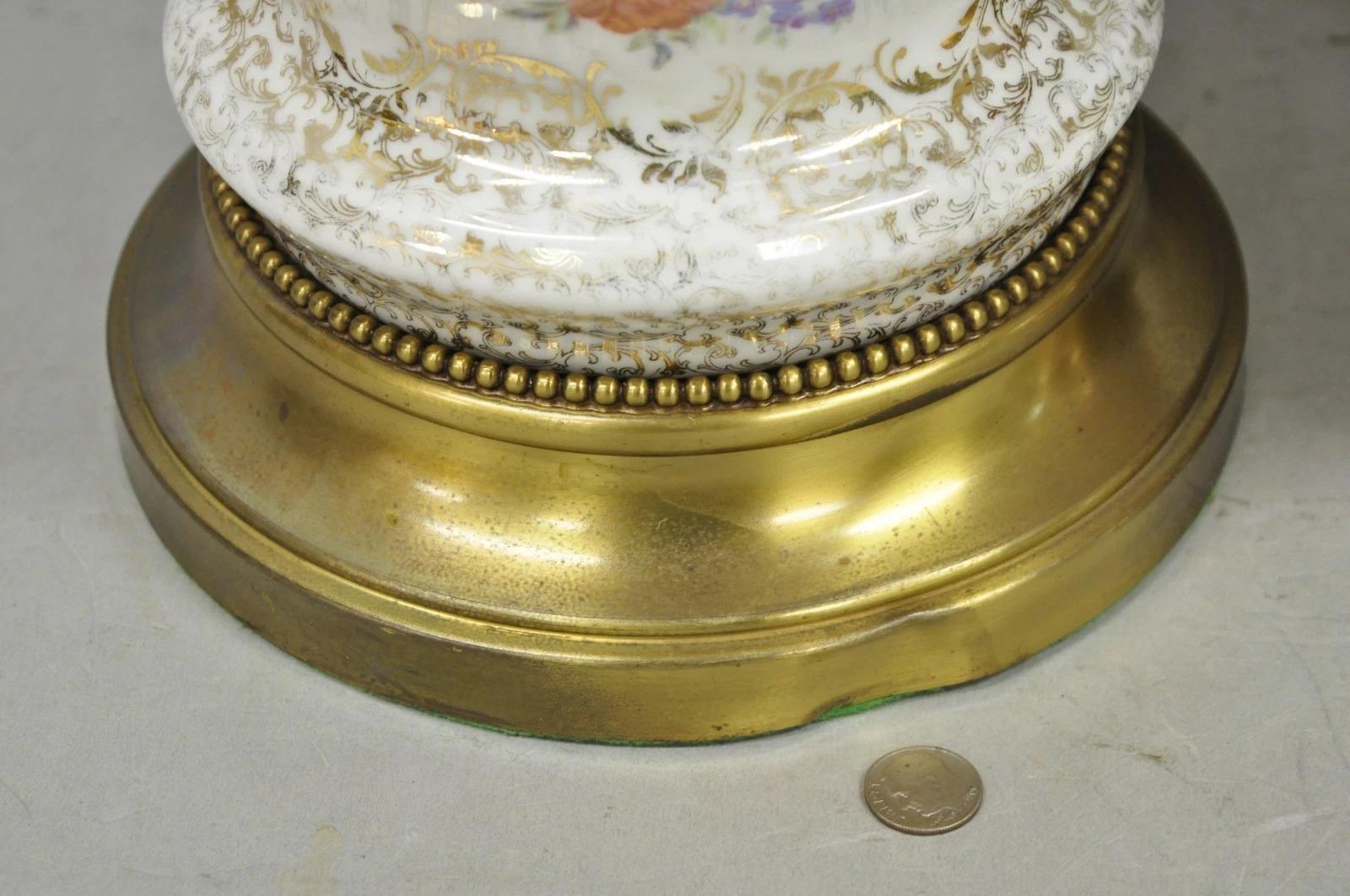 Vase Victorien en Porcelaine Allemande Meissen Porcelain attr. Paire de lampes de table françaises en vente 3