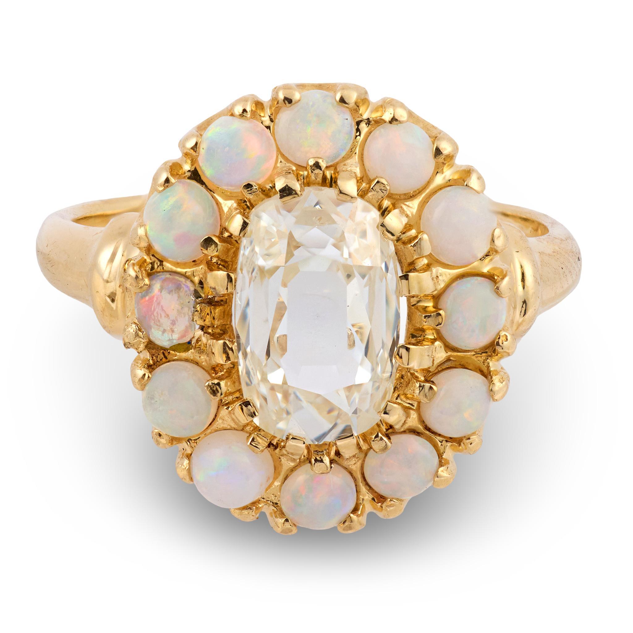 Viktorianischer GIA 1,00 Karat Diamant-Opal mit Kissenschliff, 18 Karat Gelbgold-Cluster-Ring (Brillantschliff) im Angebot
