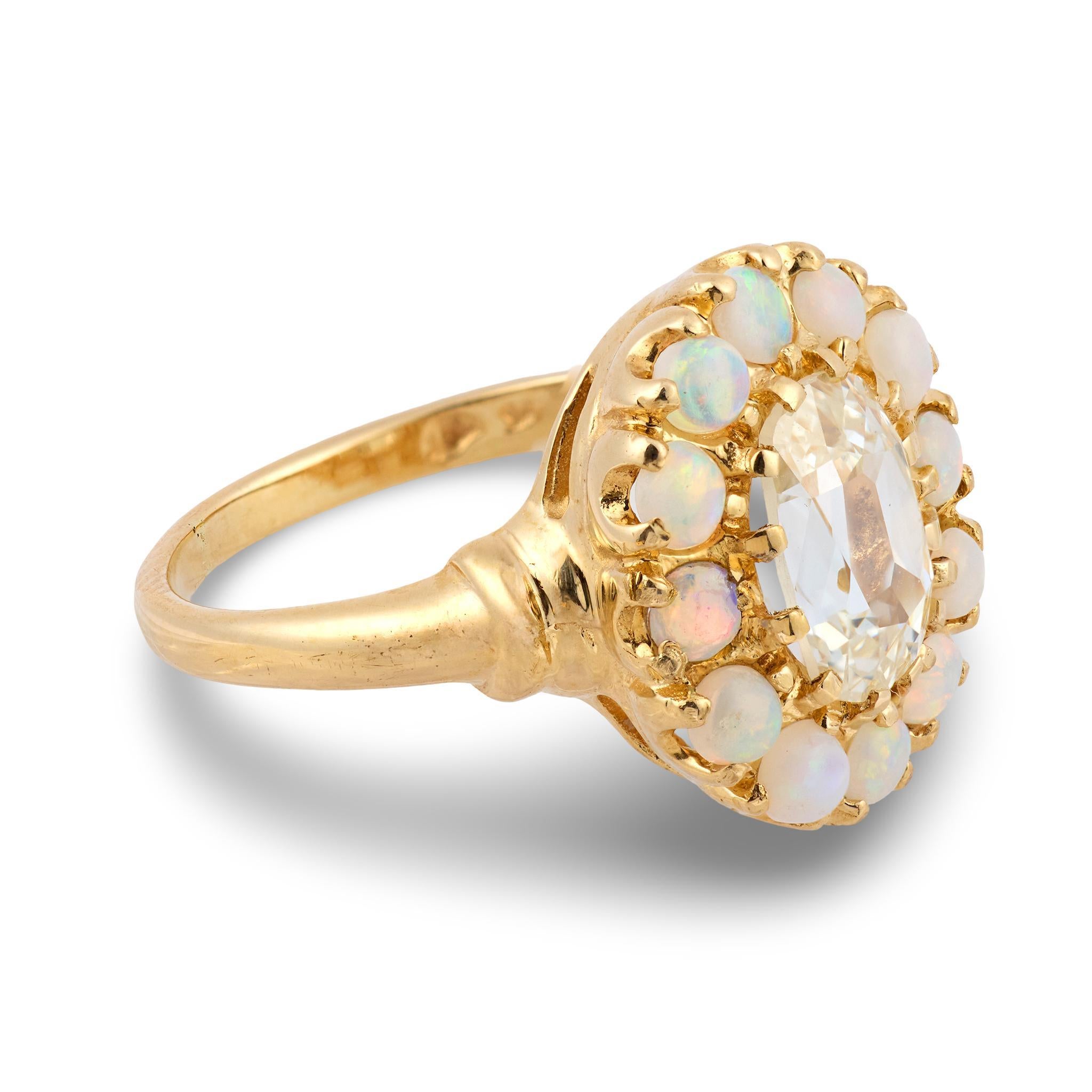 Viktorianischer GIA 1,00 Karat Diamant-Opal mit Kissenschliff, 18 Karat Gelbgold-Cluster-Ring Damen im Angebot