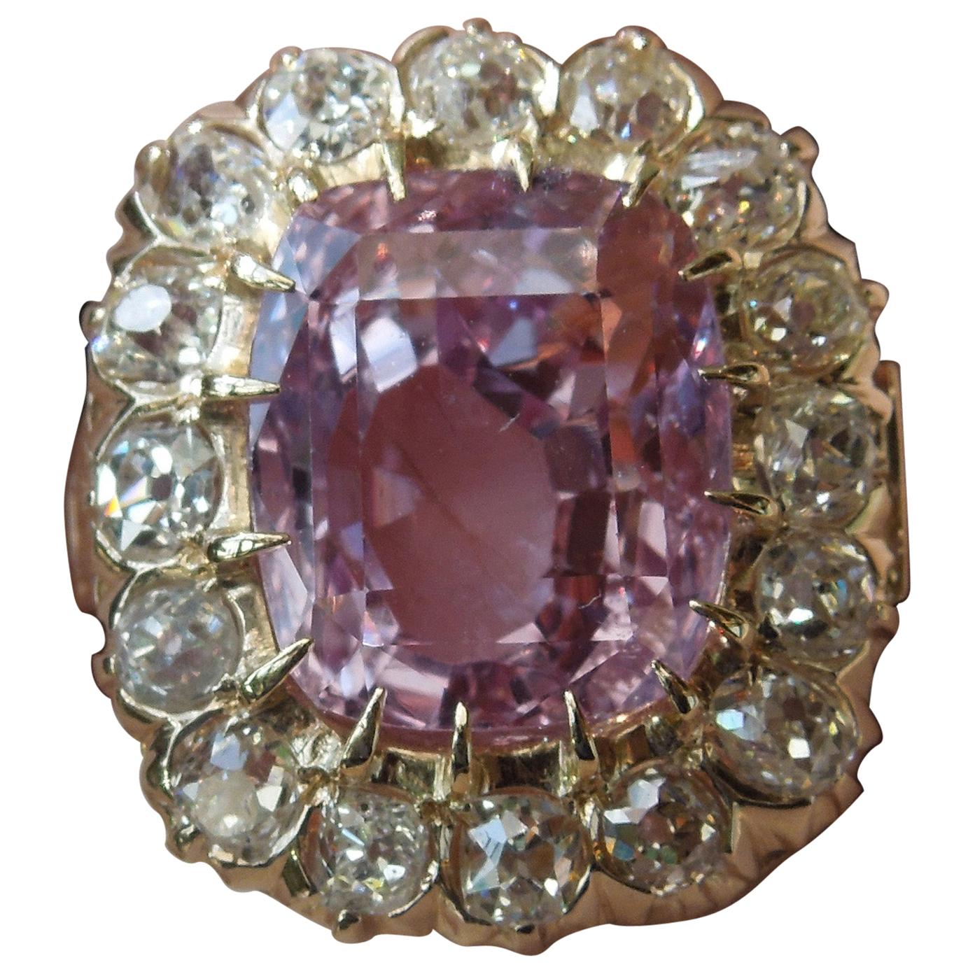 Bague victorienne avec saphir rose 10,10 carats certifié GIA et diamants en vente