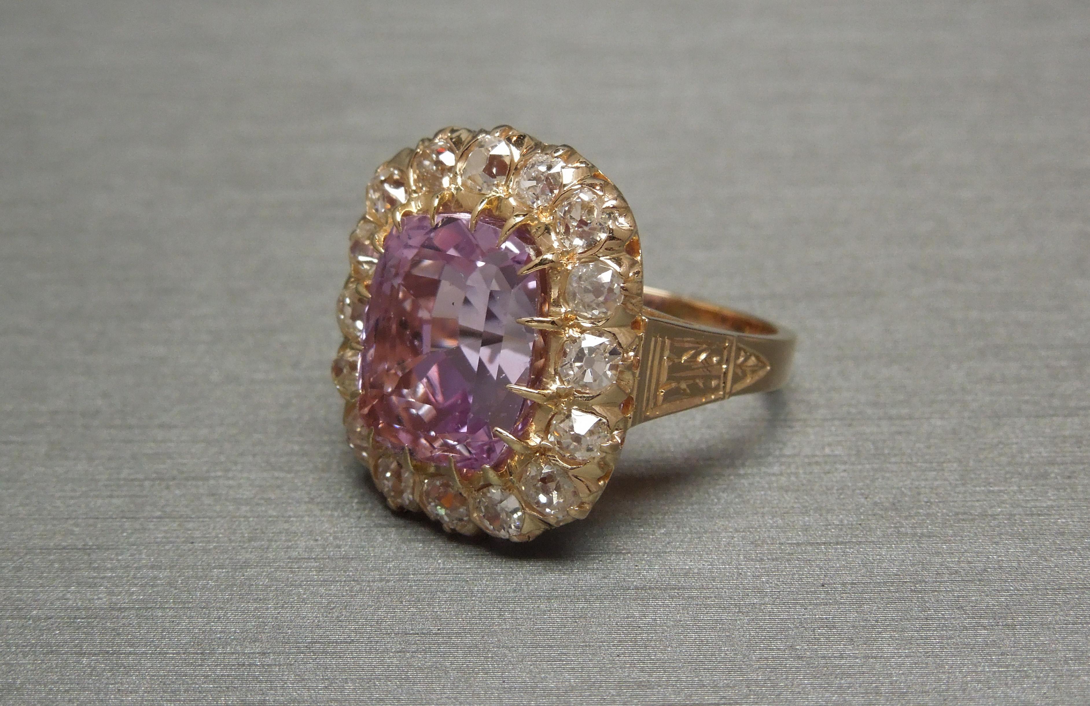 Début de l'époque victorienne Bague victorienne avec saphir rose 10,10 carats certifié GIA et diamants en vente