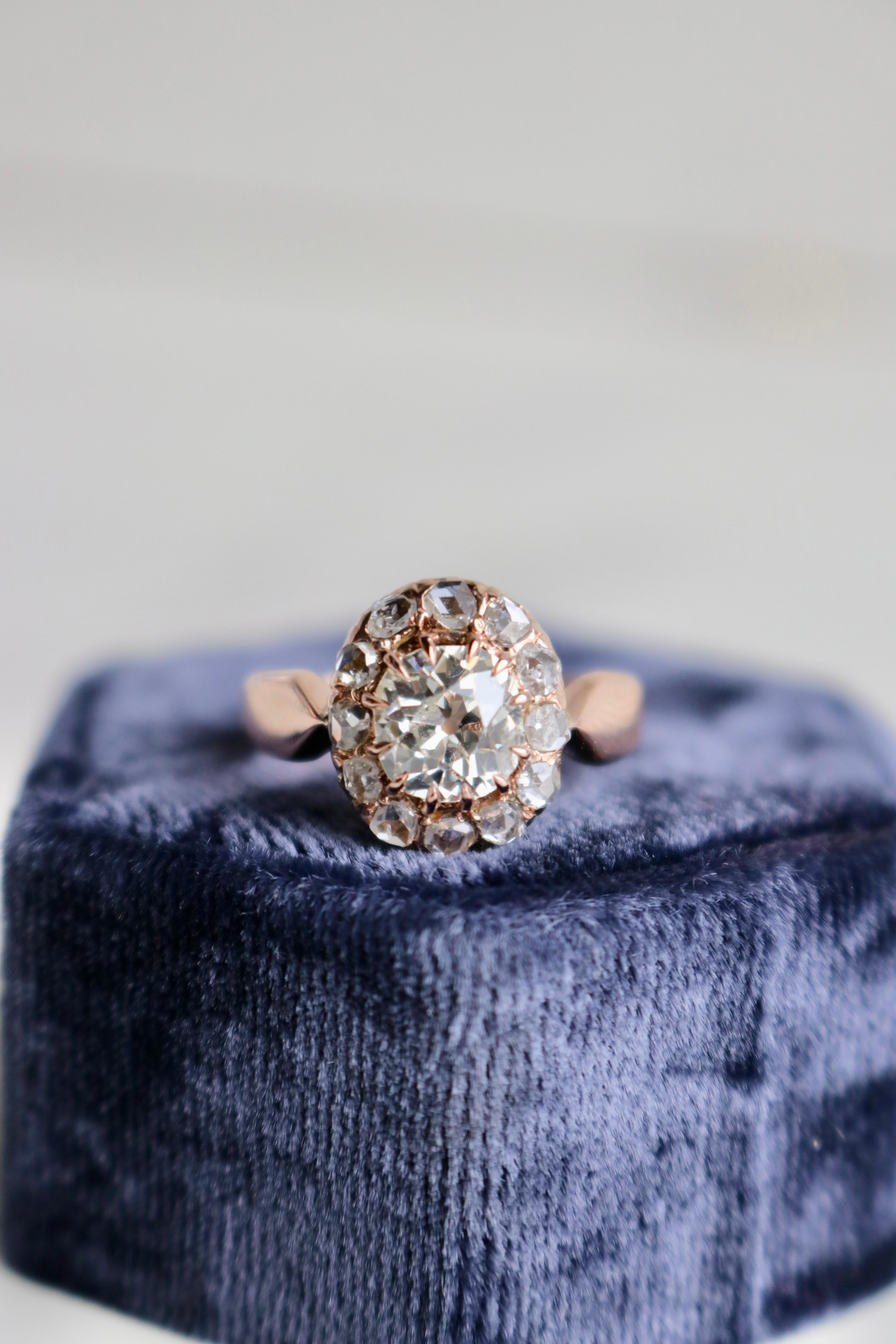 Victorian GIA 1.20 Carat Diamond 18k Rose Gold Cluster Ring For Sale 1