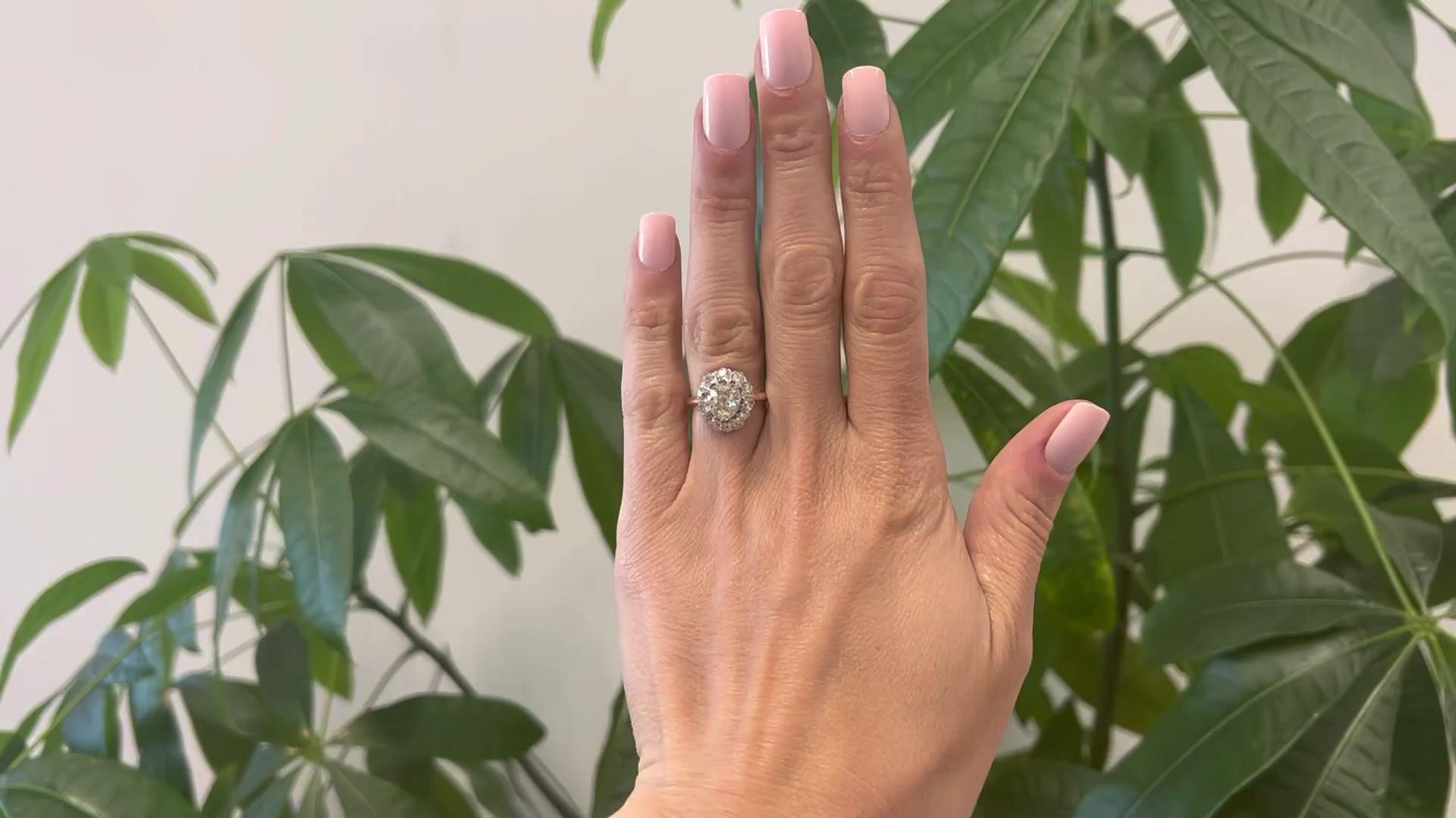 Eine viktorianische GIA 1,45 Pear Cut Diamond 14k Rose Gold Silber Cluster-Ring. Mit einem GIA-Diamanten im Birnenschliff von 1,45 Karat, begleitet von GIA #1226980707, der angibt, dass der Diamant die Farbe M und die Reinheit VS2 hat. Akzentuiert