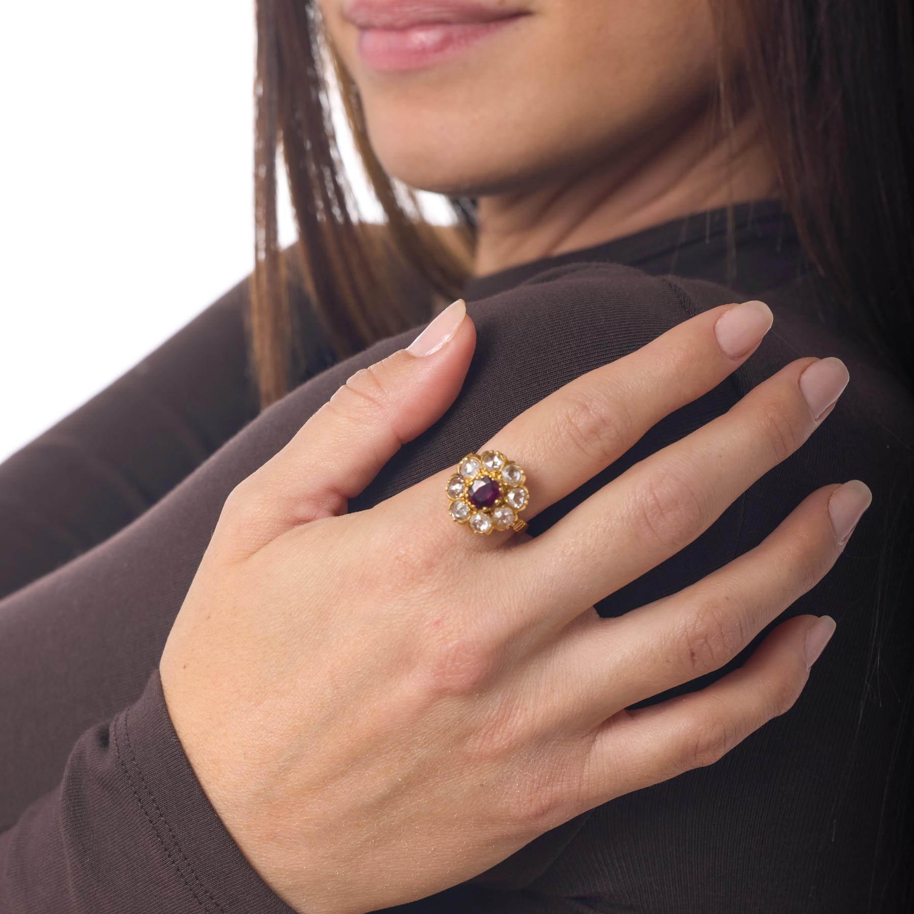 Taille ovale Bague victorienne GIA 1.50 carat rubis diamant or jaune 18k en vente