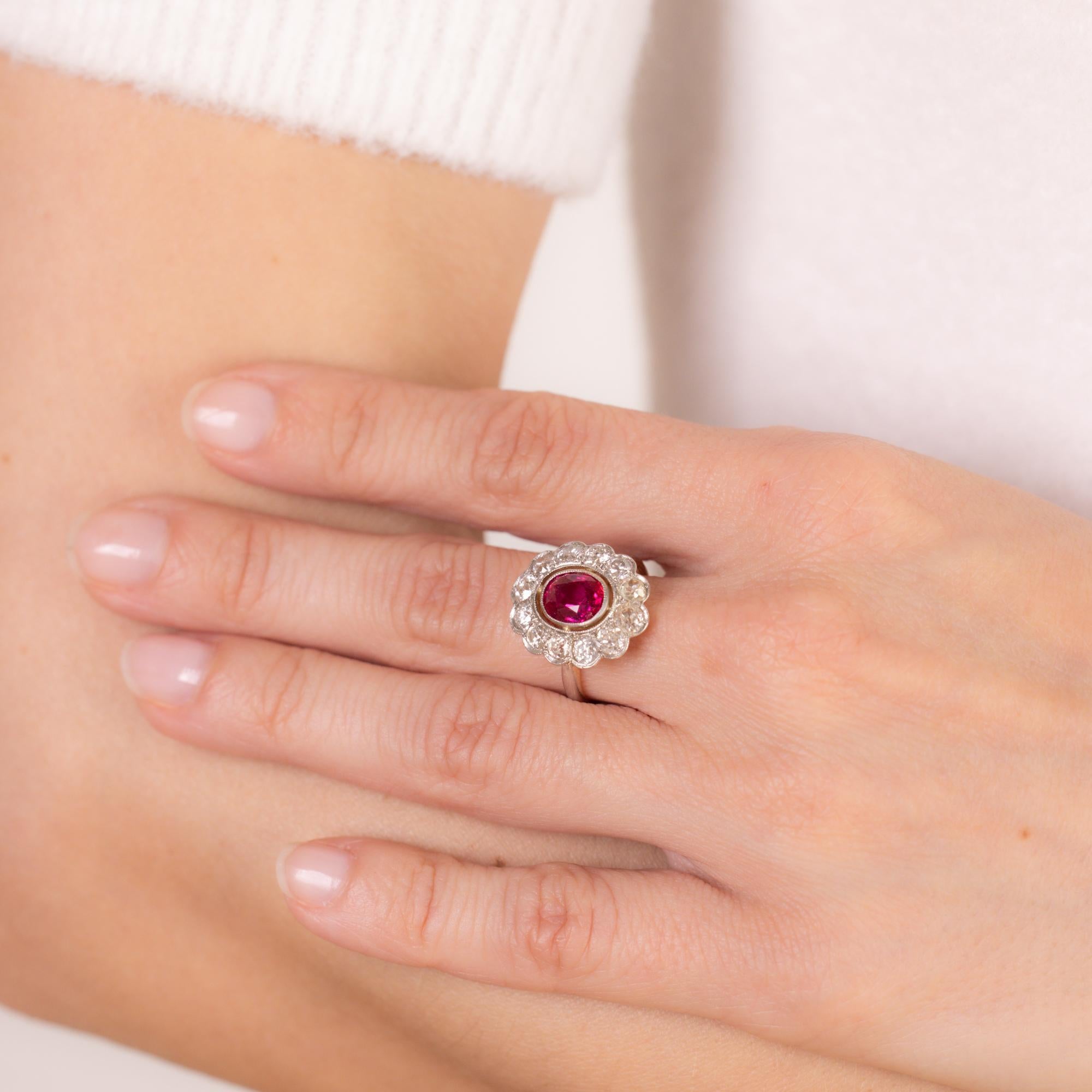 Anillo victoriano GIA de racimo de diamantes rubí de Birmania sin calor de 1,60 quilates Corte oval