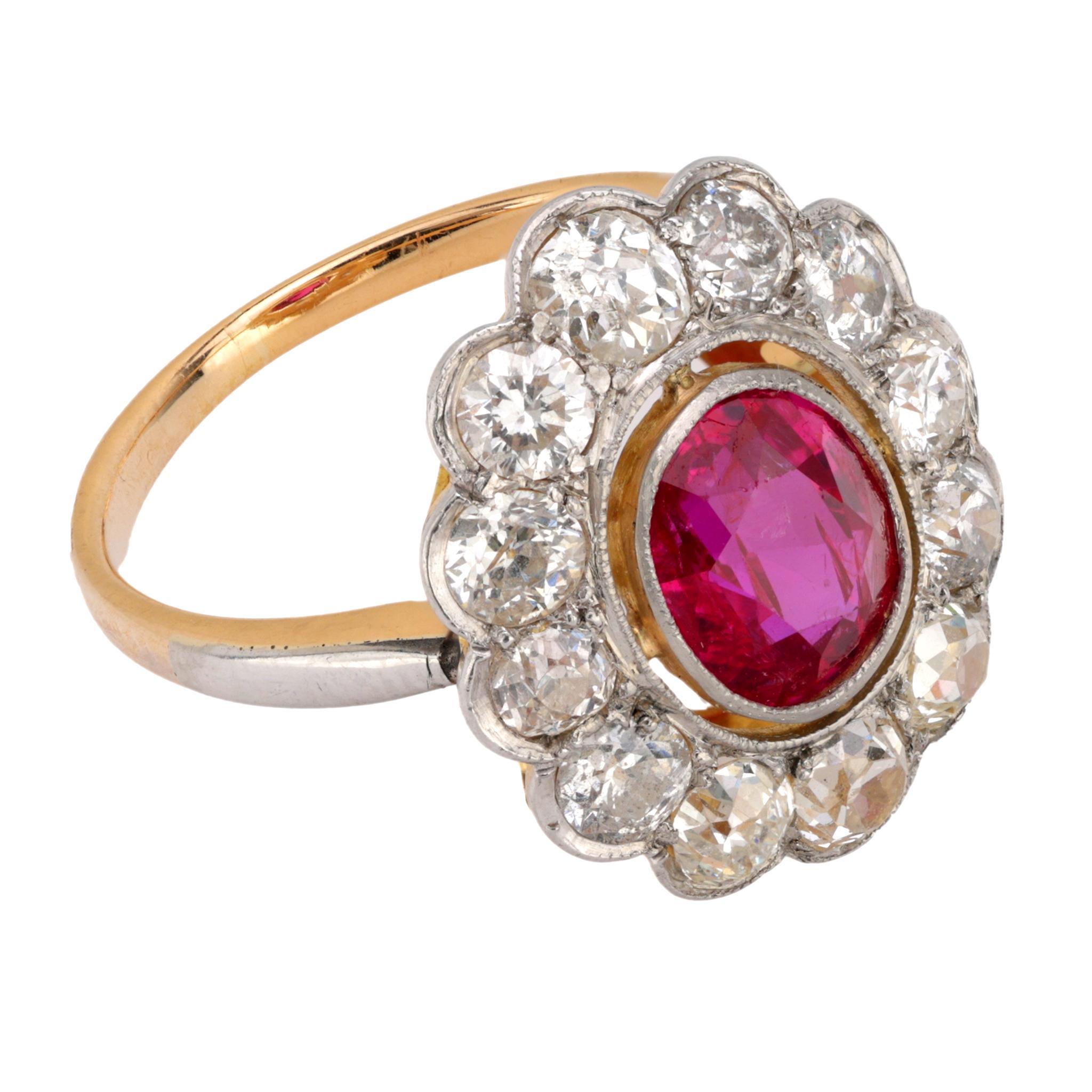Anillo victoriano GIA de racimo de diamantes rubí de Birmania sin calor de 1,60 quilates en Excelente Estado en Beverly Hills, CA