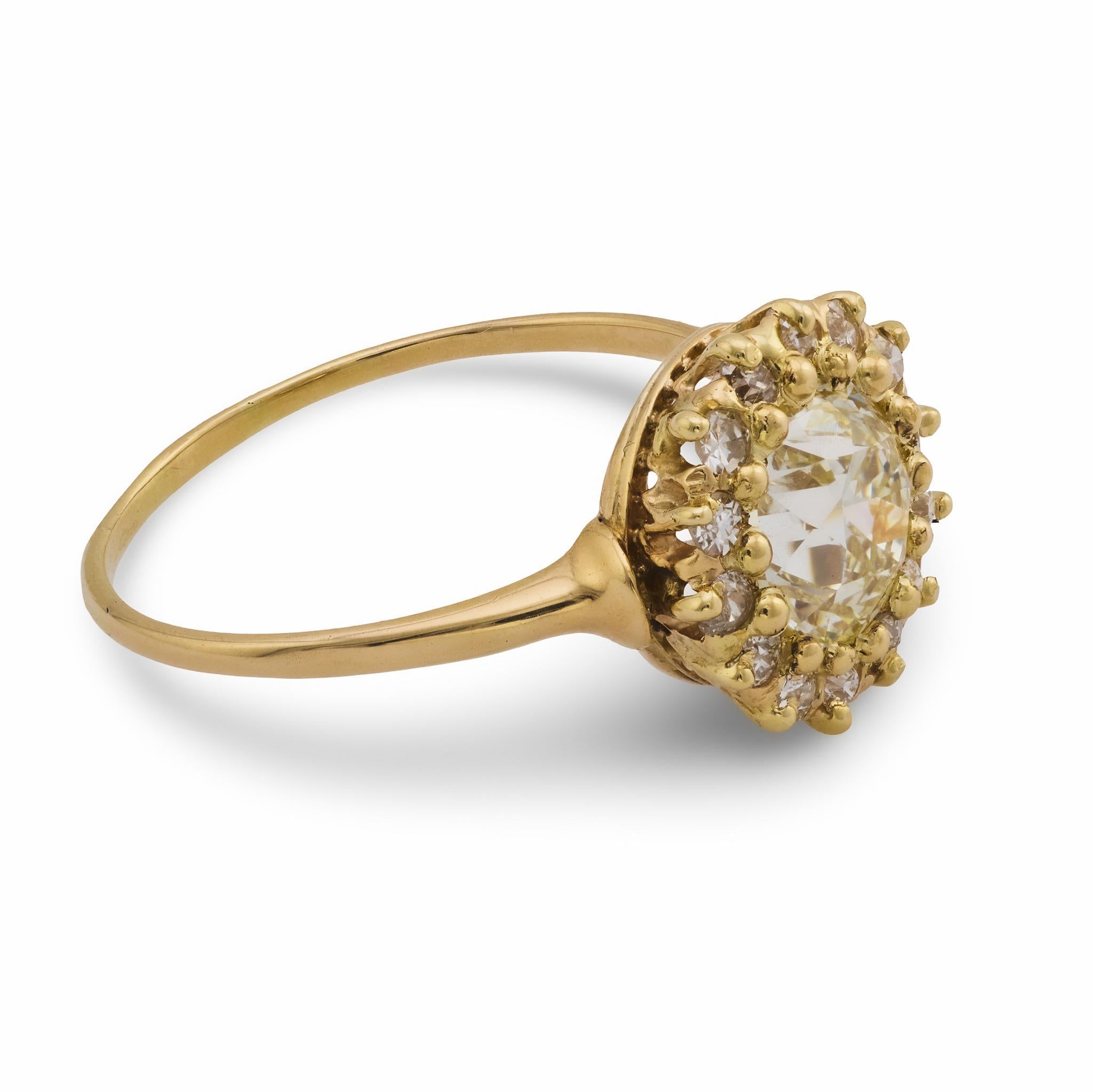 Bague victorienne GIA 1,64 carat diamant taille européenne ancienne 14k or jaune cluster Bon état - En vente à Beverly Hills, CA