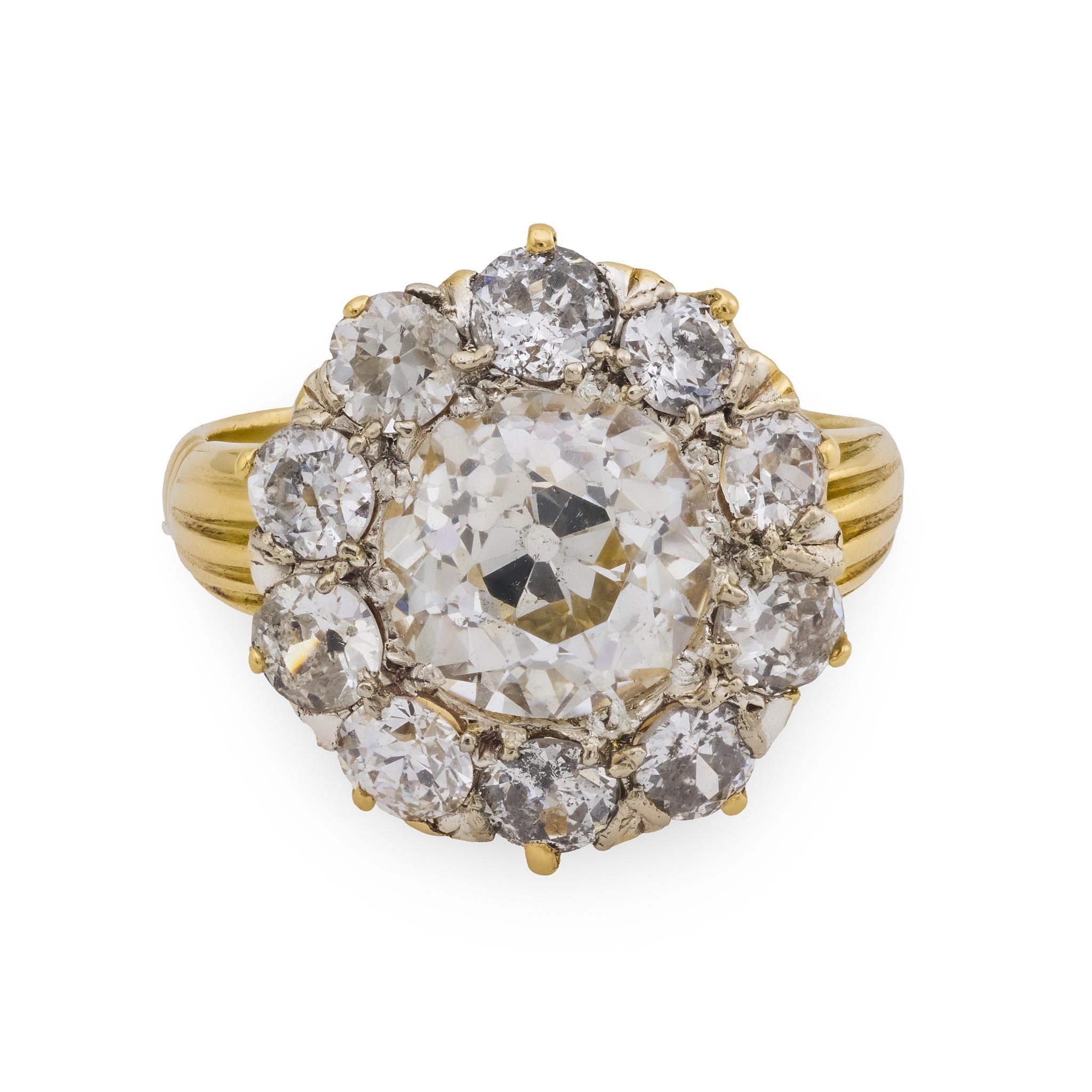 Anillo victoriano en racimo de oro amarillo de 18 quilates con diamante talla europea antigua GIA de 3,02 quilates Victoriano en venta