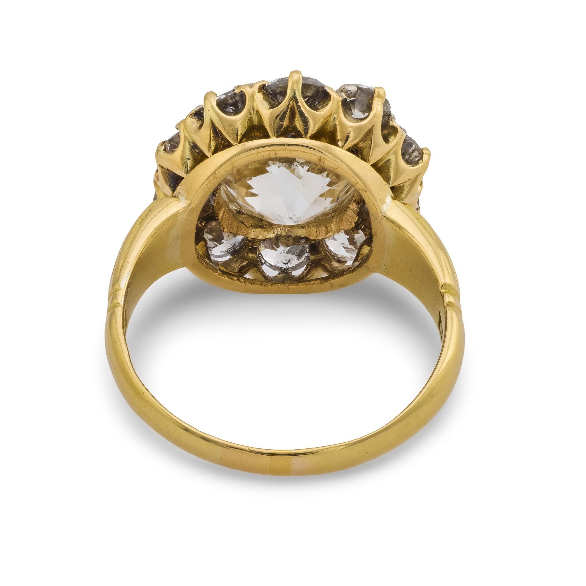 De las mujeres Anillo victoriano en racimo de oro amarillo de 18 quilates con diamante talla europea antigua GIA de 3,02 quilates en venta