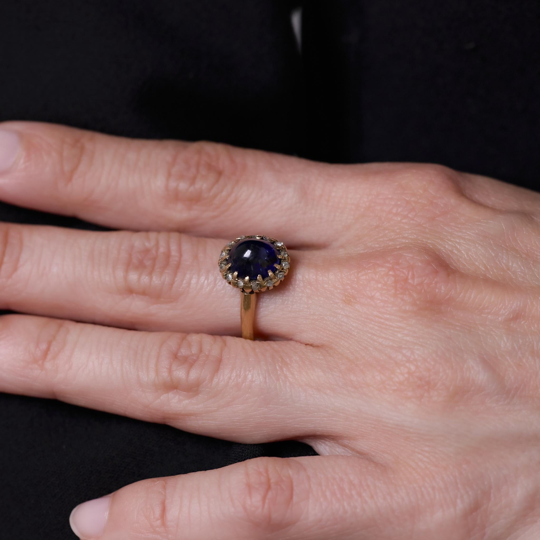 Taille cabochon Bague victorienne en or jaune 14 carats avec saphir cabochon de 4,10 carats, certifié GIA, sans chaleur en vente