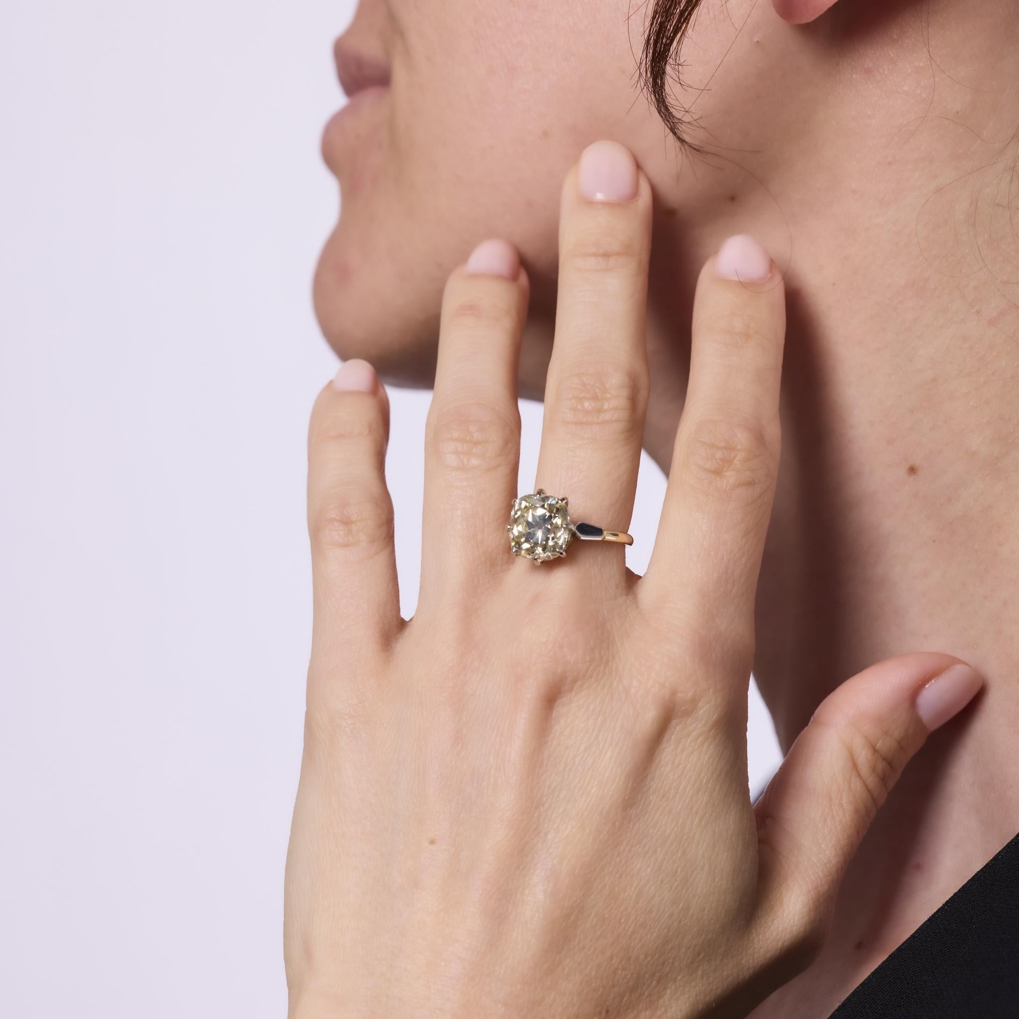 This extraordinary Victorian ring showcases a GIA-certified 5.50 carat old mine cut diamond with rich, warm tones. Set in 18k yellow gold with platinum prongs, it radiates antique elegance and bold brilliance from the early 1900s.