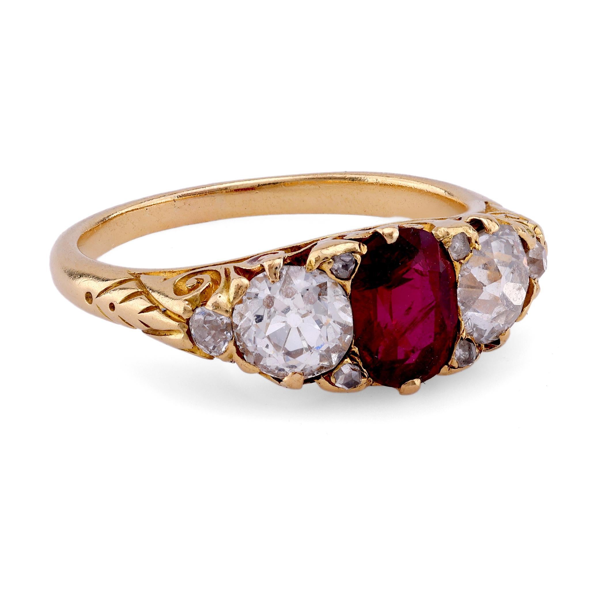 Viktorianischer GIA Burma Ring aus 18 Karat Gelbgold mit unbehandeltem Rubin und Diamant (Ovalschliff)