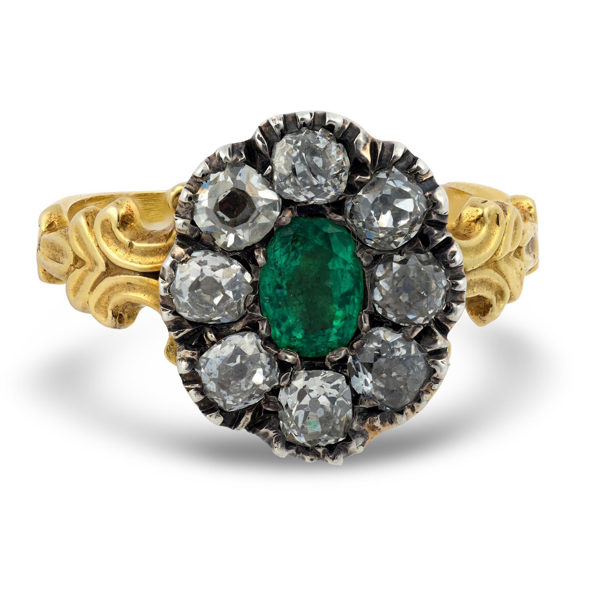 Victorian GIA emerald diamond 18k yellow gold silver cluster ring (Viktorianisch) im Angebot