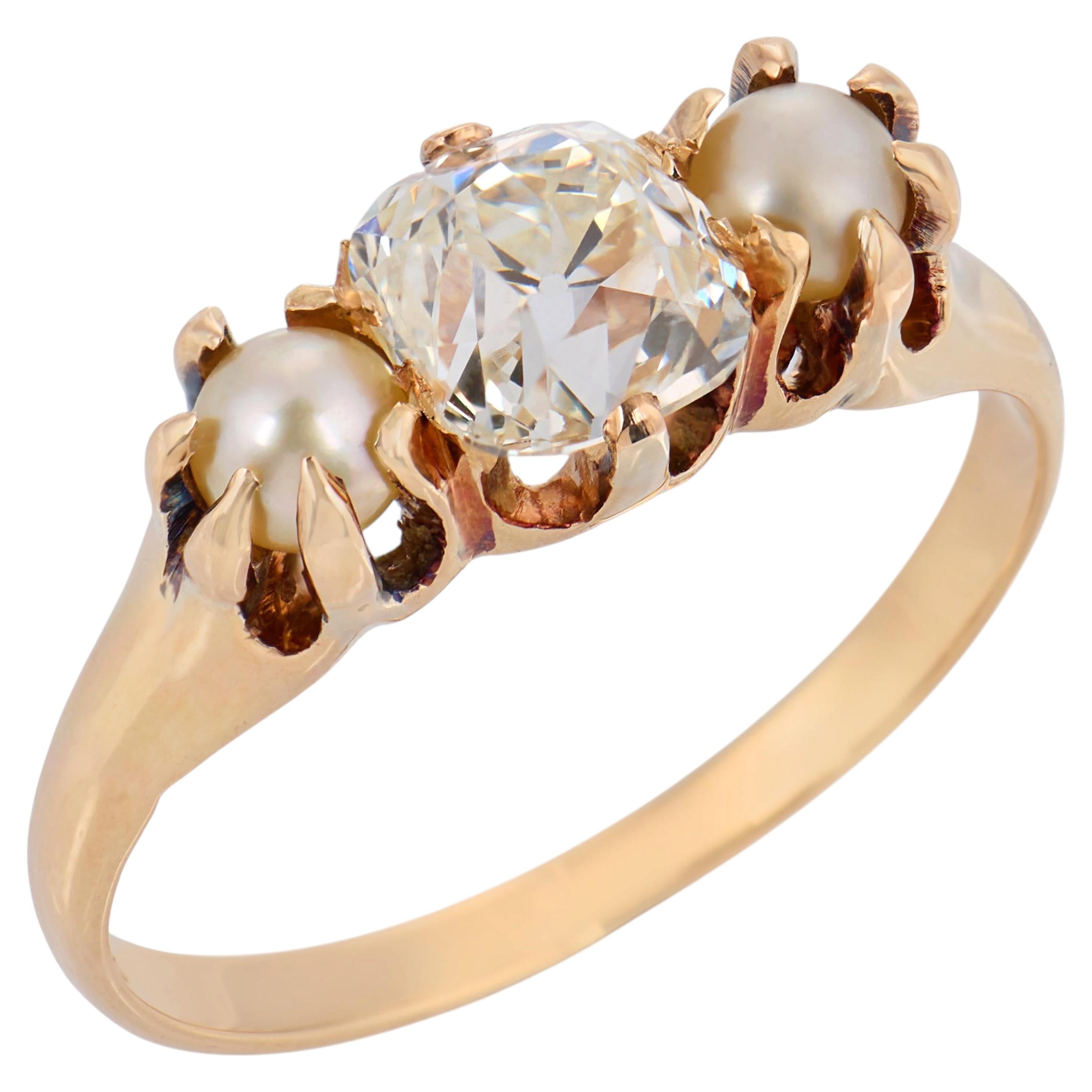 Anillo victoriano de oro amarillo de 14K con un diamante de talla «old mine» de la GIA y una perla