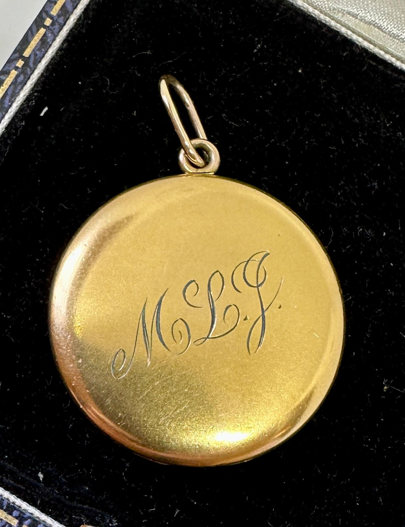 Women's Victorian Gibson Girl Maiden Woman Locket Pendant Circa 1890 Art Nouveau For Sale