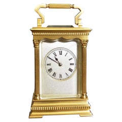Reloj de carruaje victoriano dorado en huelga