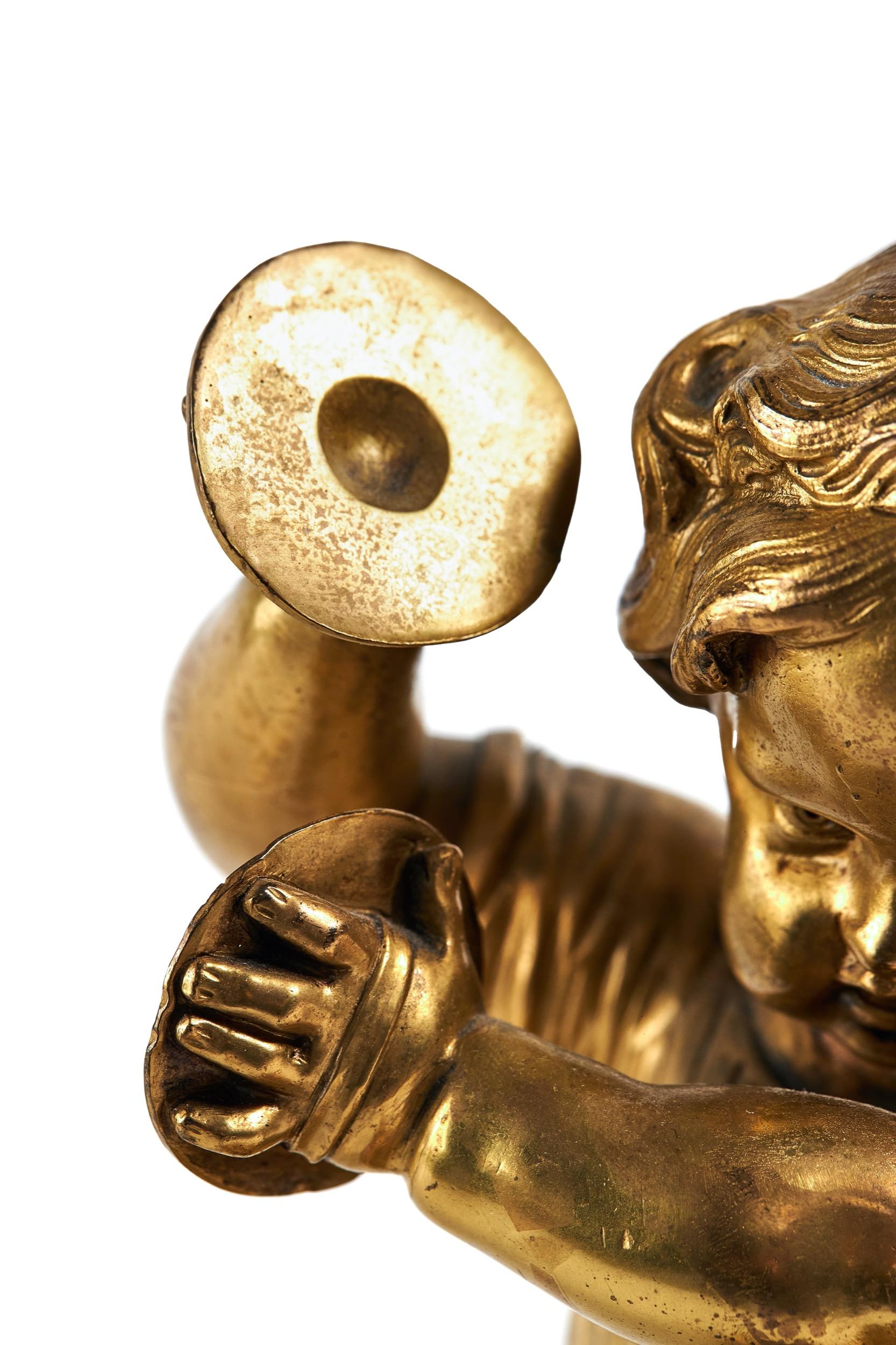 Français Statuette victorienne en bronze doré d'un enfant jouant des cymbales en vente
