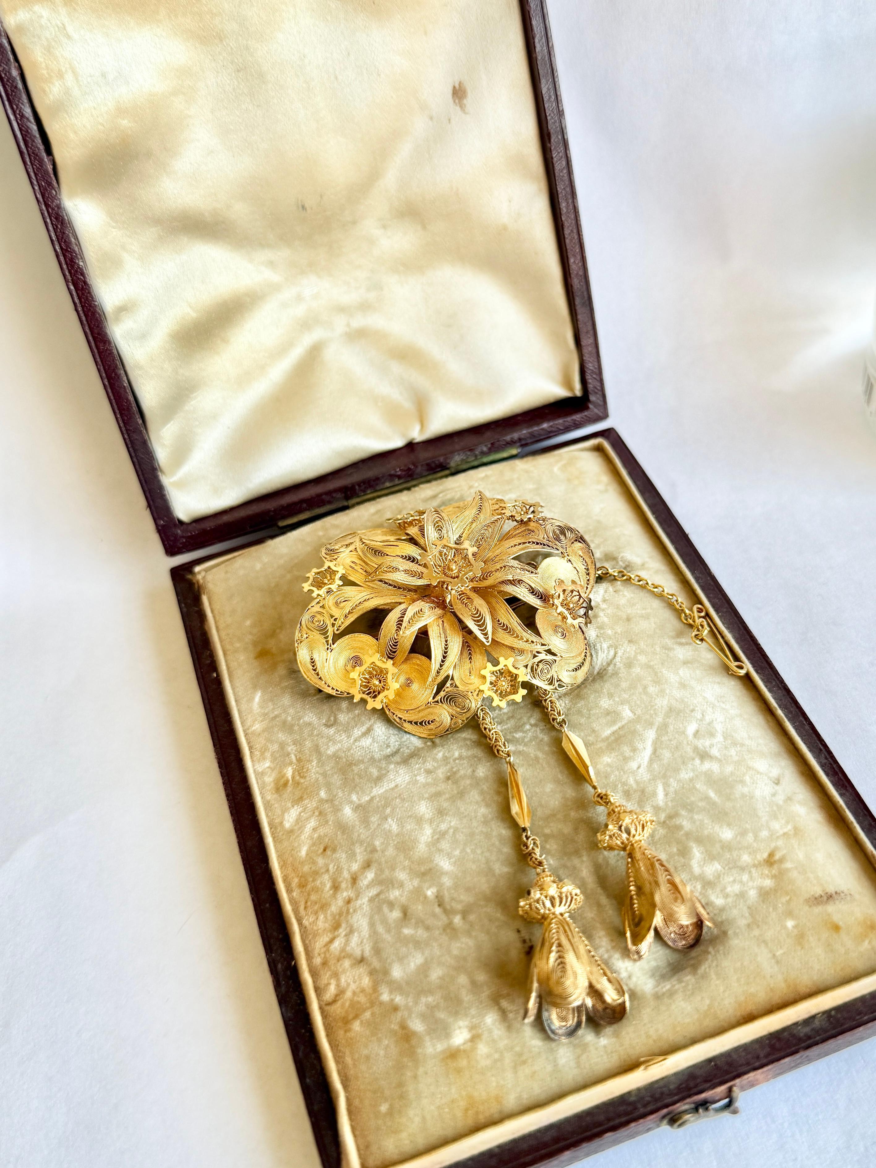 Victorien Broche victorienne dans sa boîte d'origine en vente