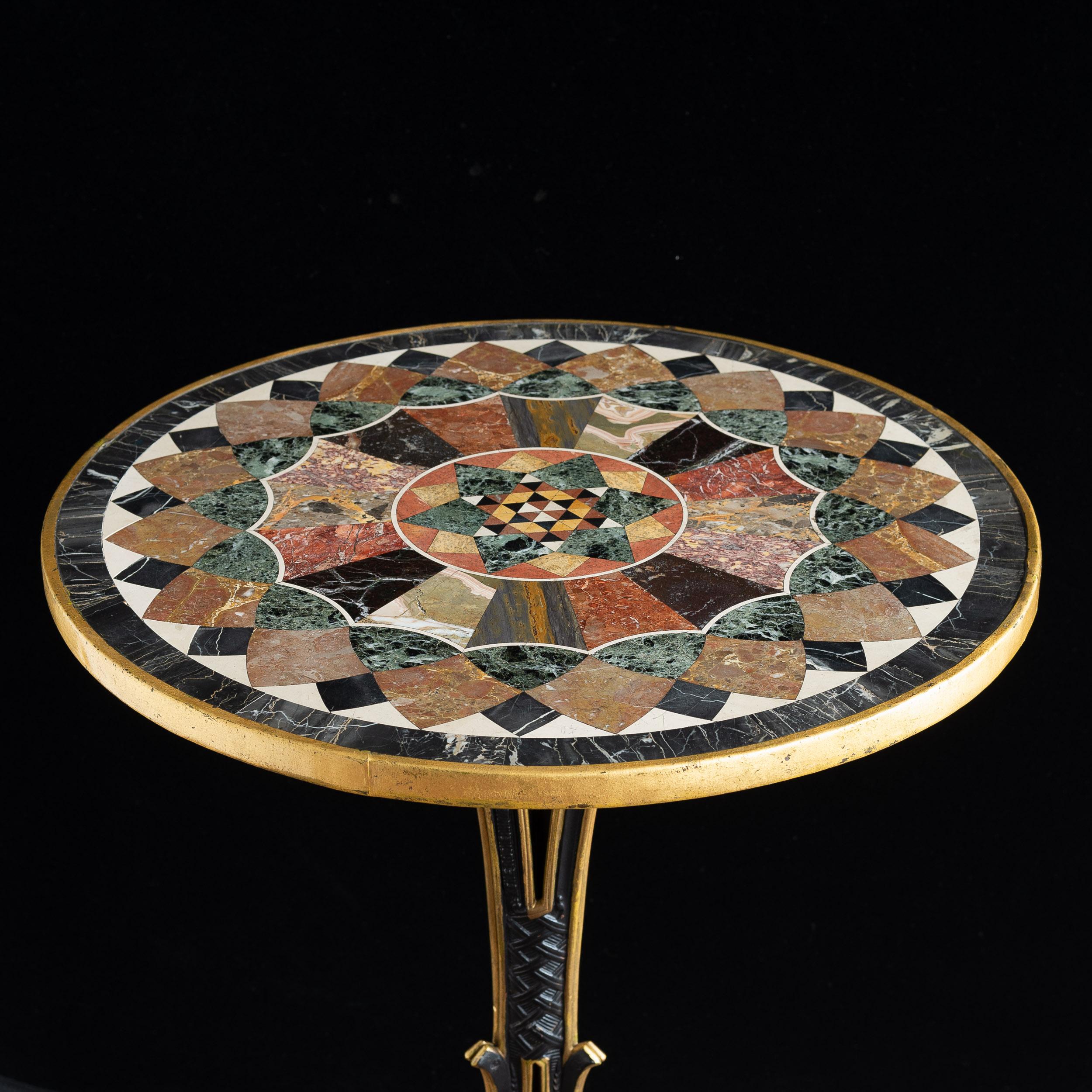 Table de spécimen de marbre en fonte dorée de style victorien en vente 6