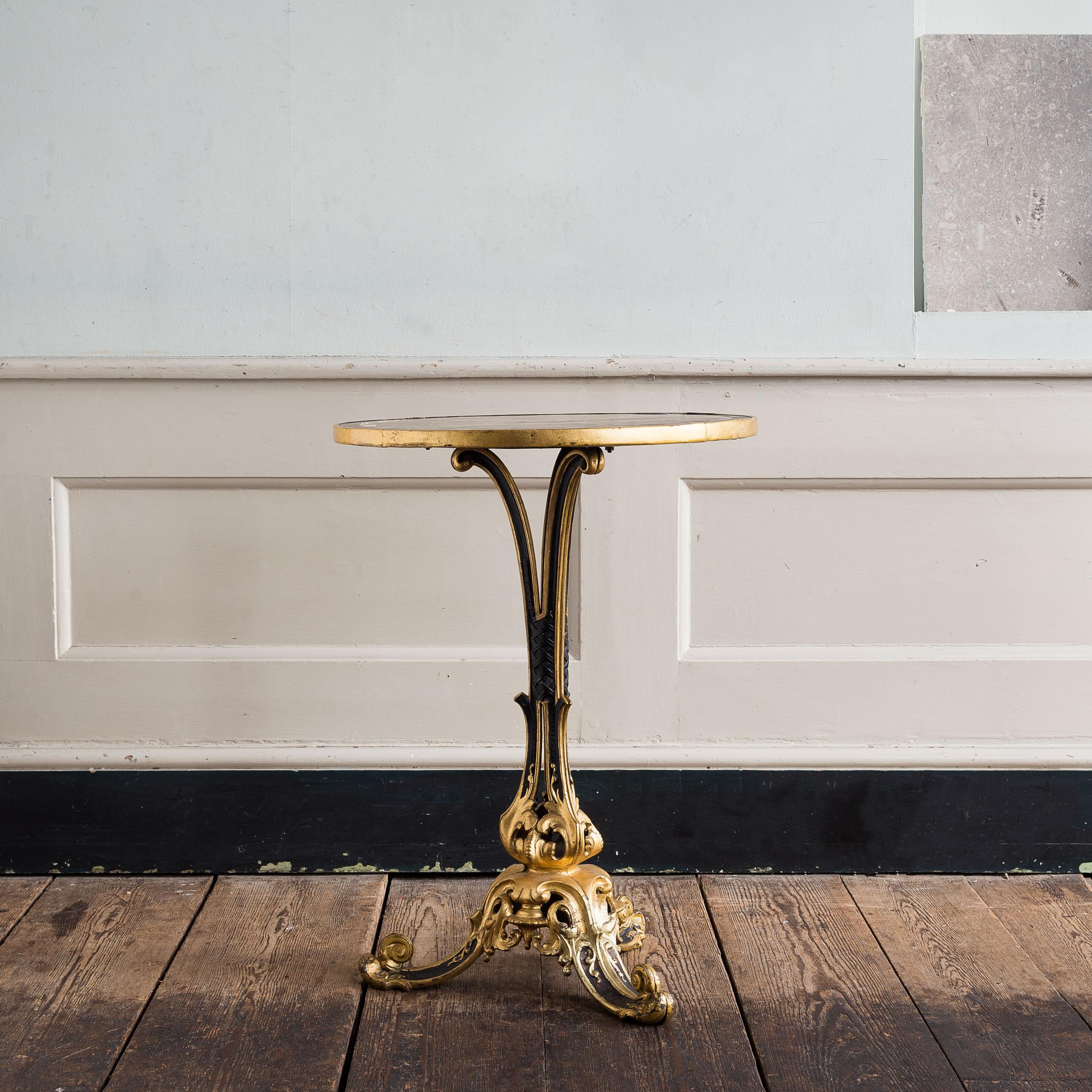 Viktorianische vergoldete Gusseisen Probe Marmor Tisch (Britisch) im Angebot