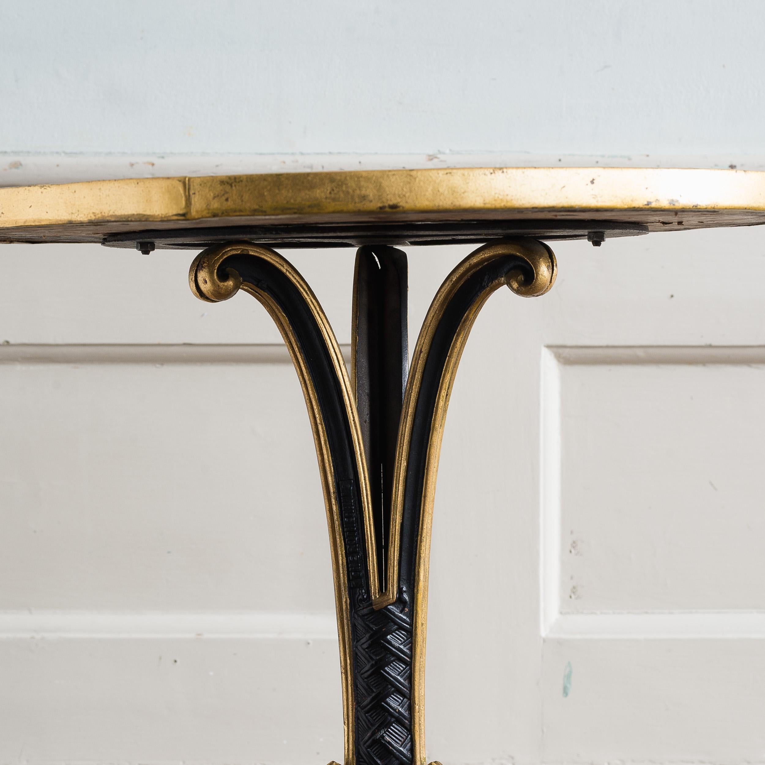 Viktorianische vergoldete Gusseisen Probe Marmor Tisch (Spätes 19. Jahrhundert) im Angebot