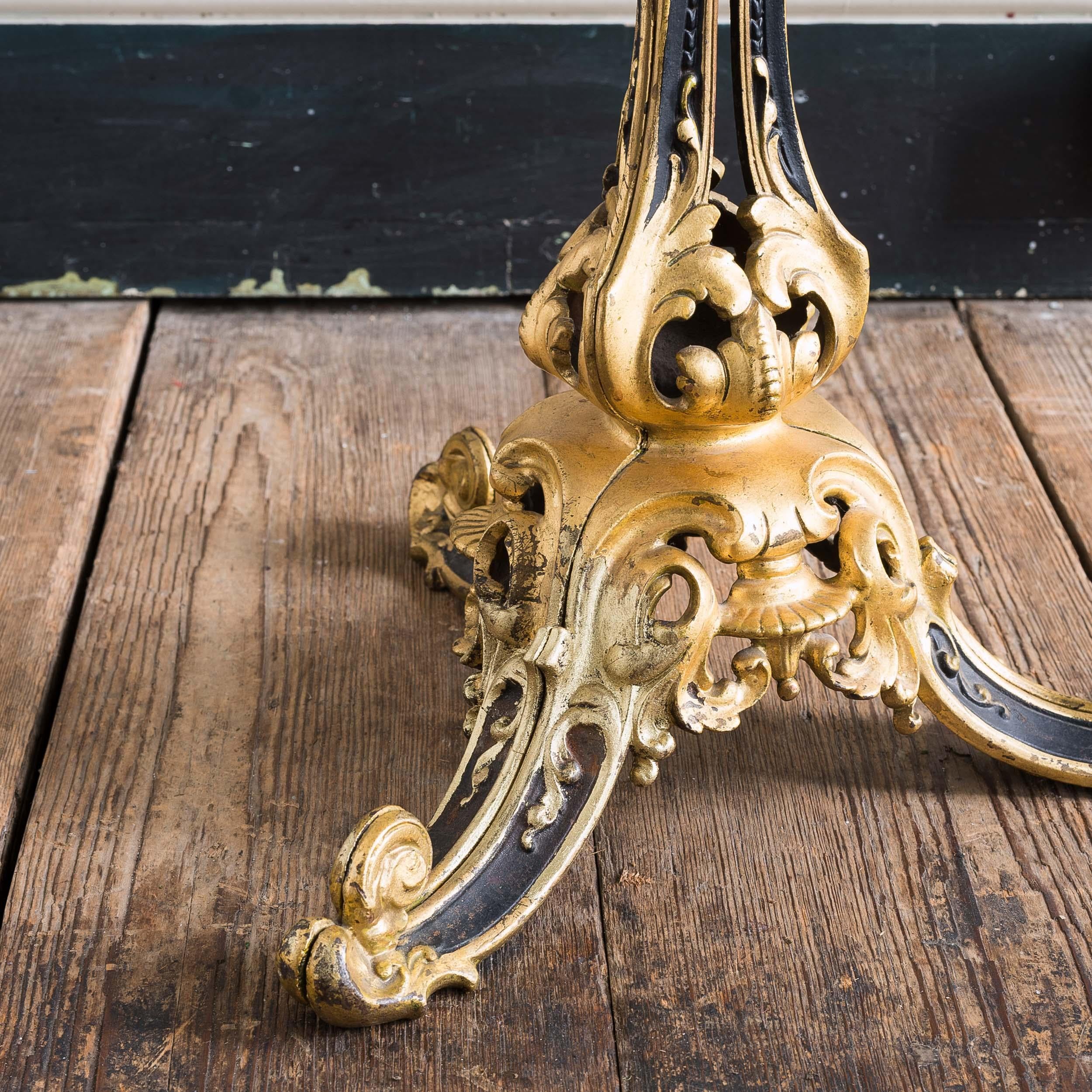 Table de spécimen de marbre en fonte dorée de style victorien en vente 1