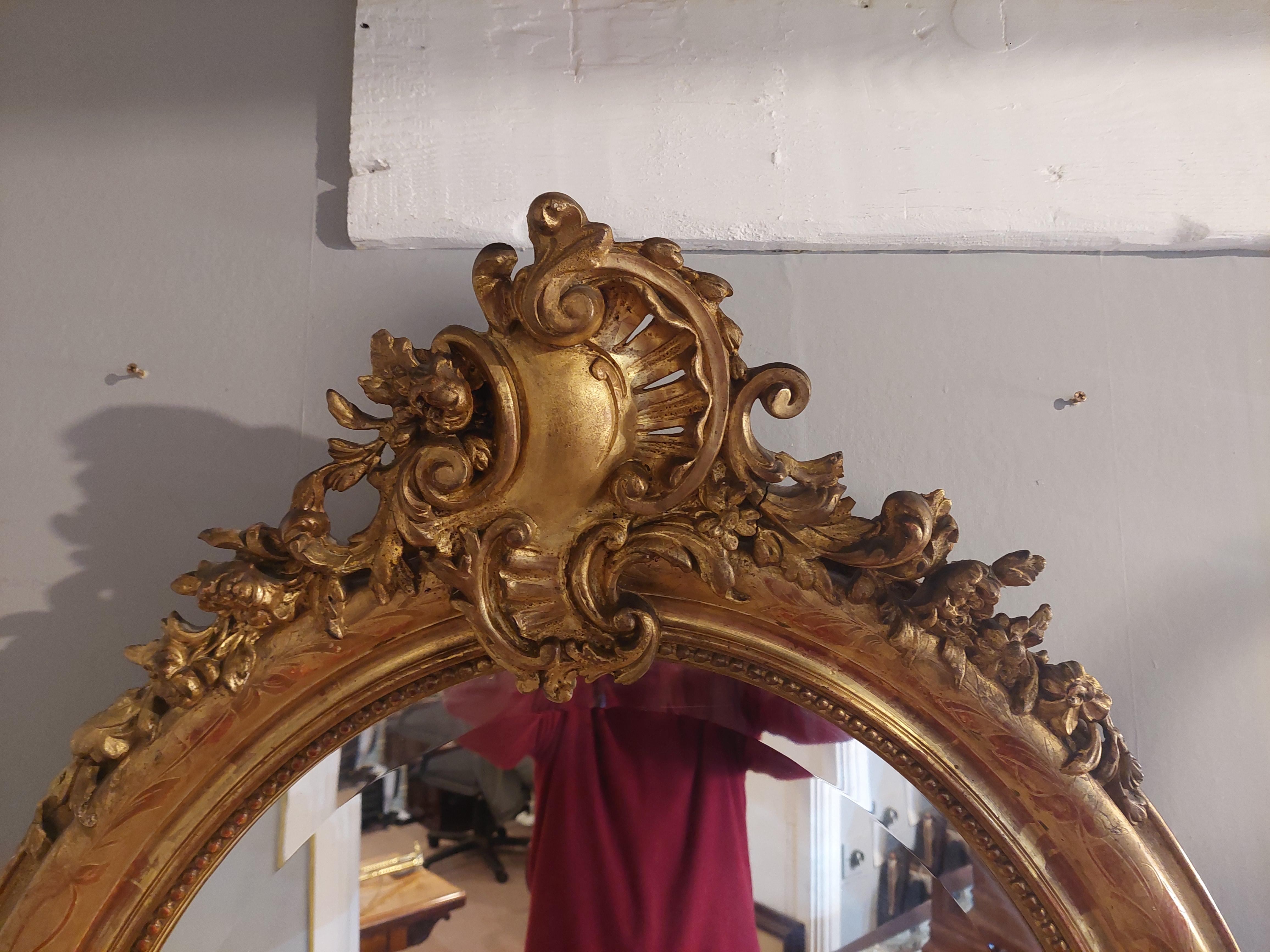 Néo-rococo Miroir victorien à cadre doré de style rococo  en vente