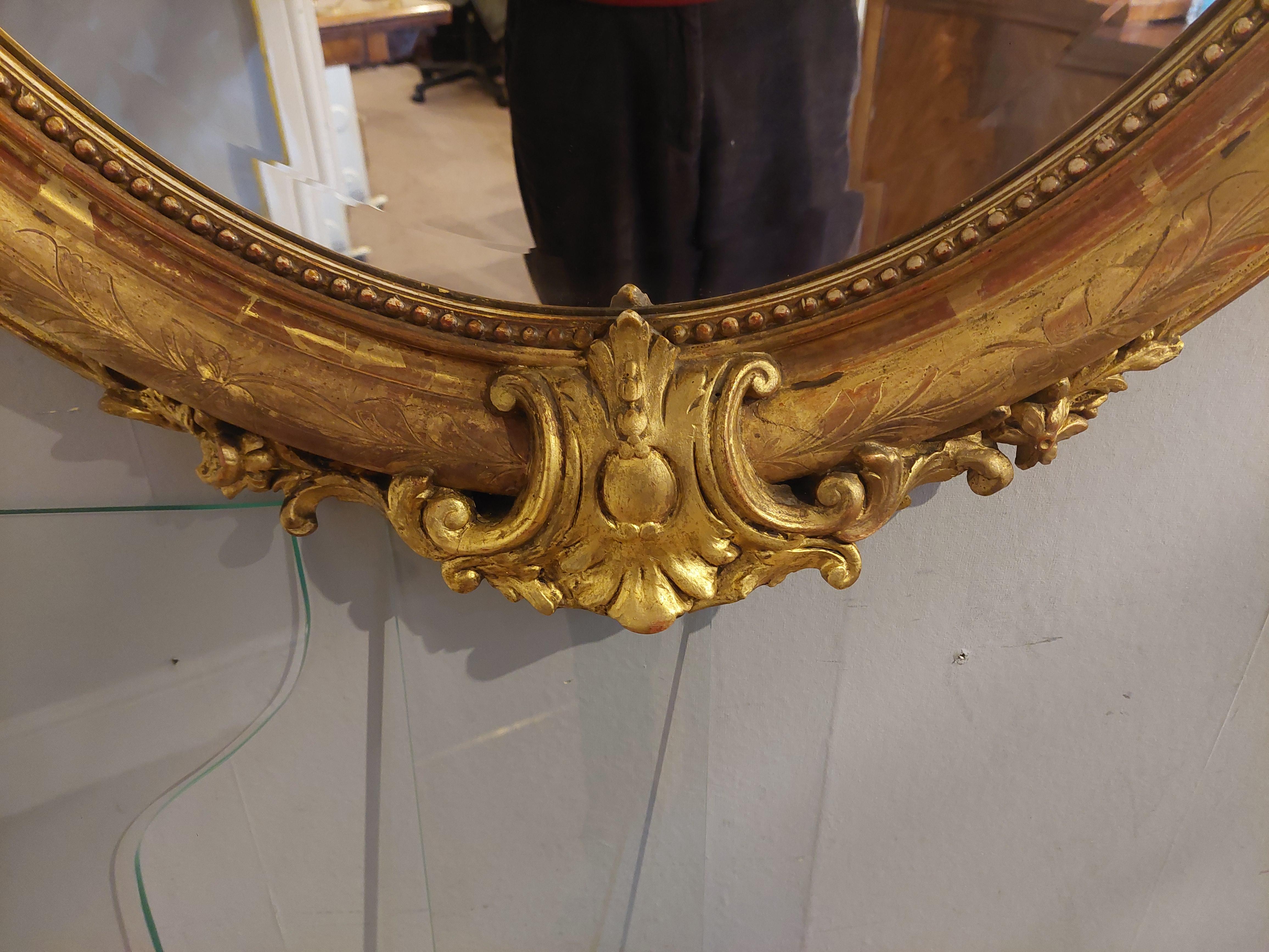 Fin du XIXe siècle Miroir victorien à cadre doré de style rococo  en vente