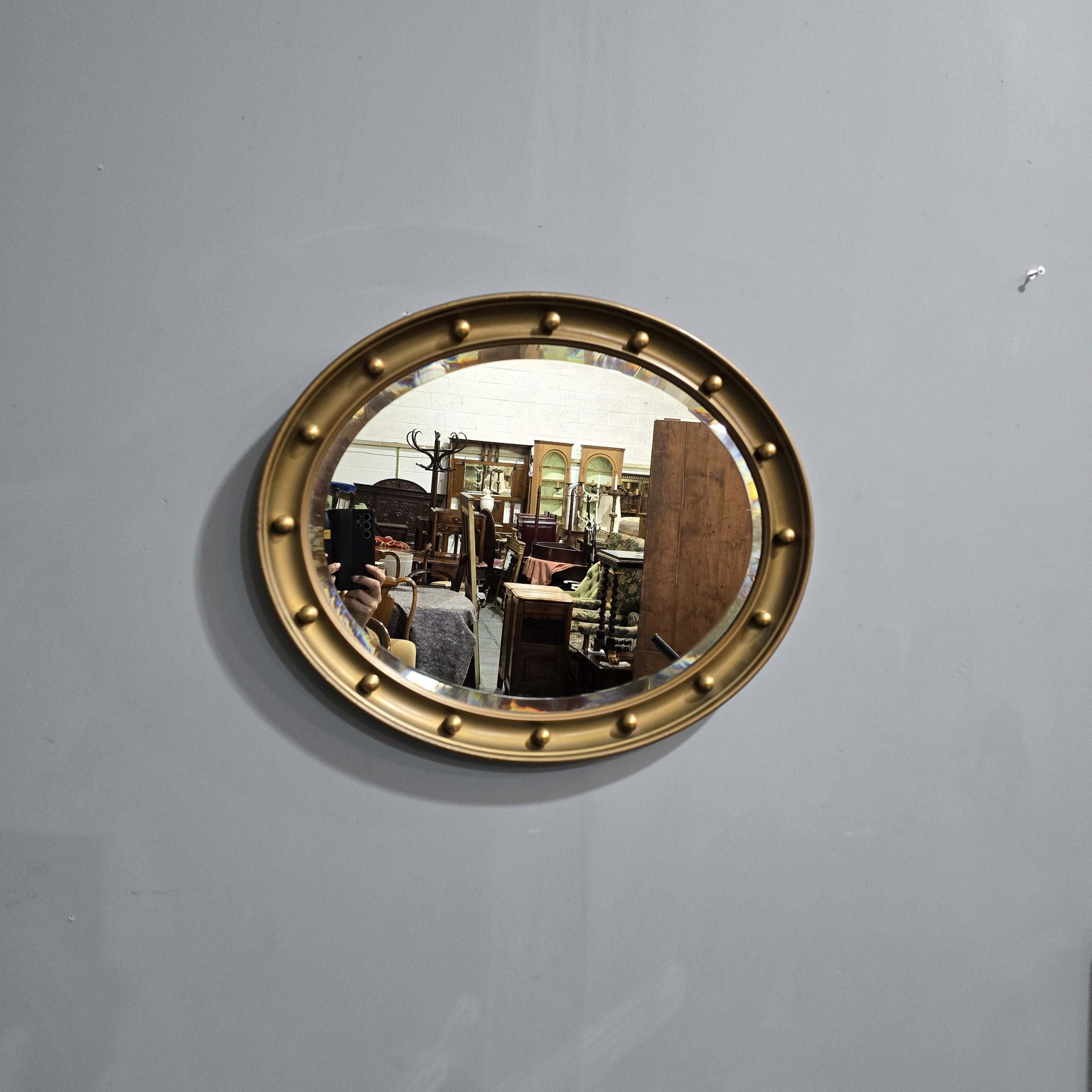 A good Victorian oval mirror, bevelled plate,  can be hung portrait or landscape, in very good original condition.

24