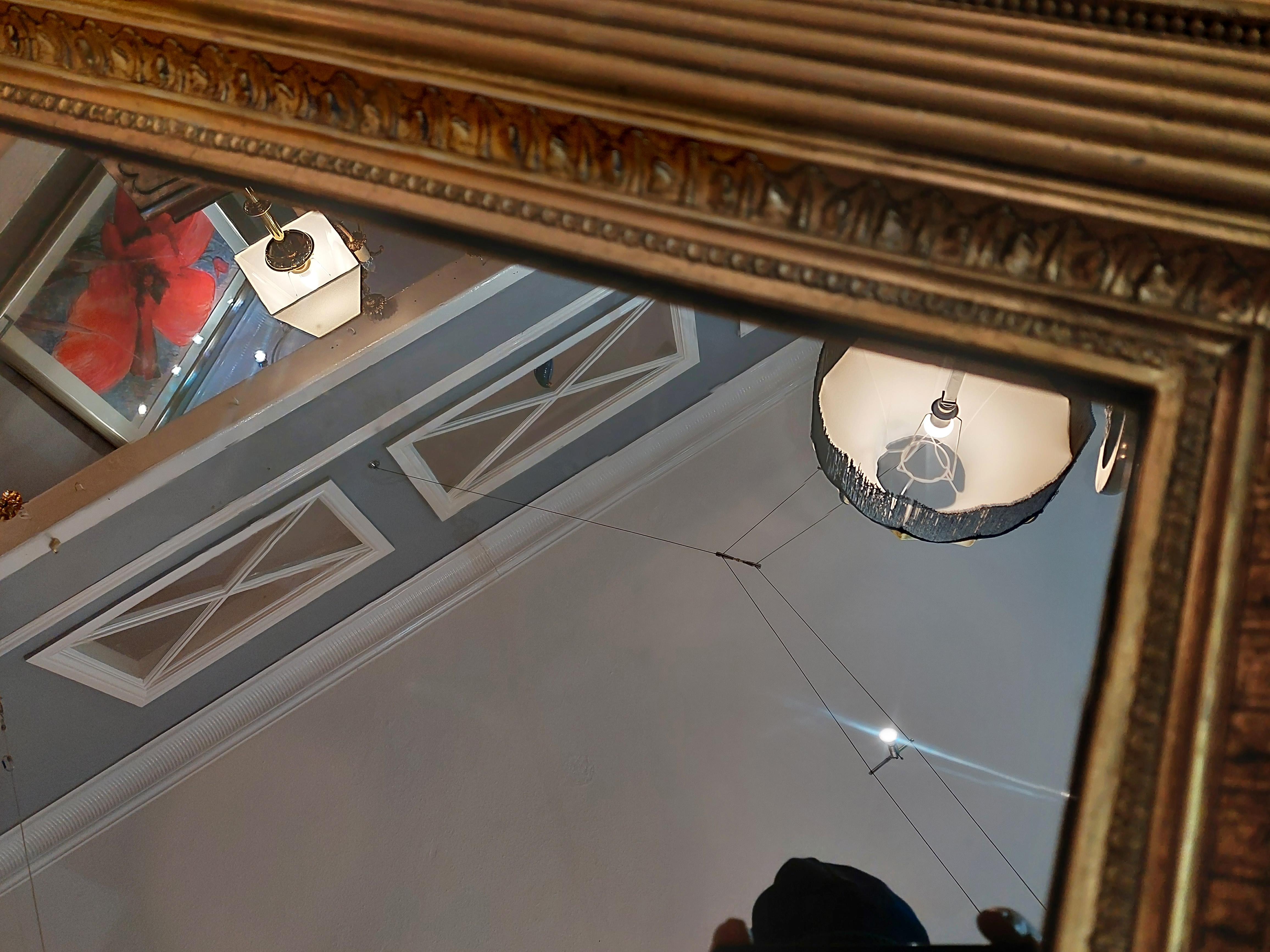 Inglese Specchio vittoriano con cornice in legno dorato e gesso in vendita