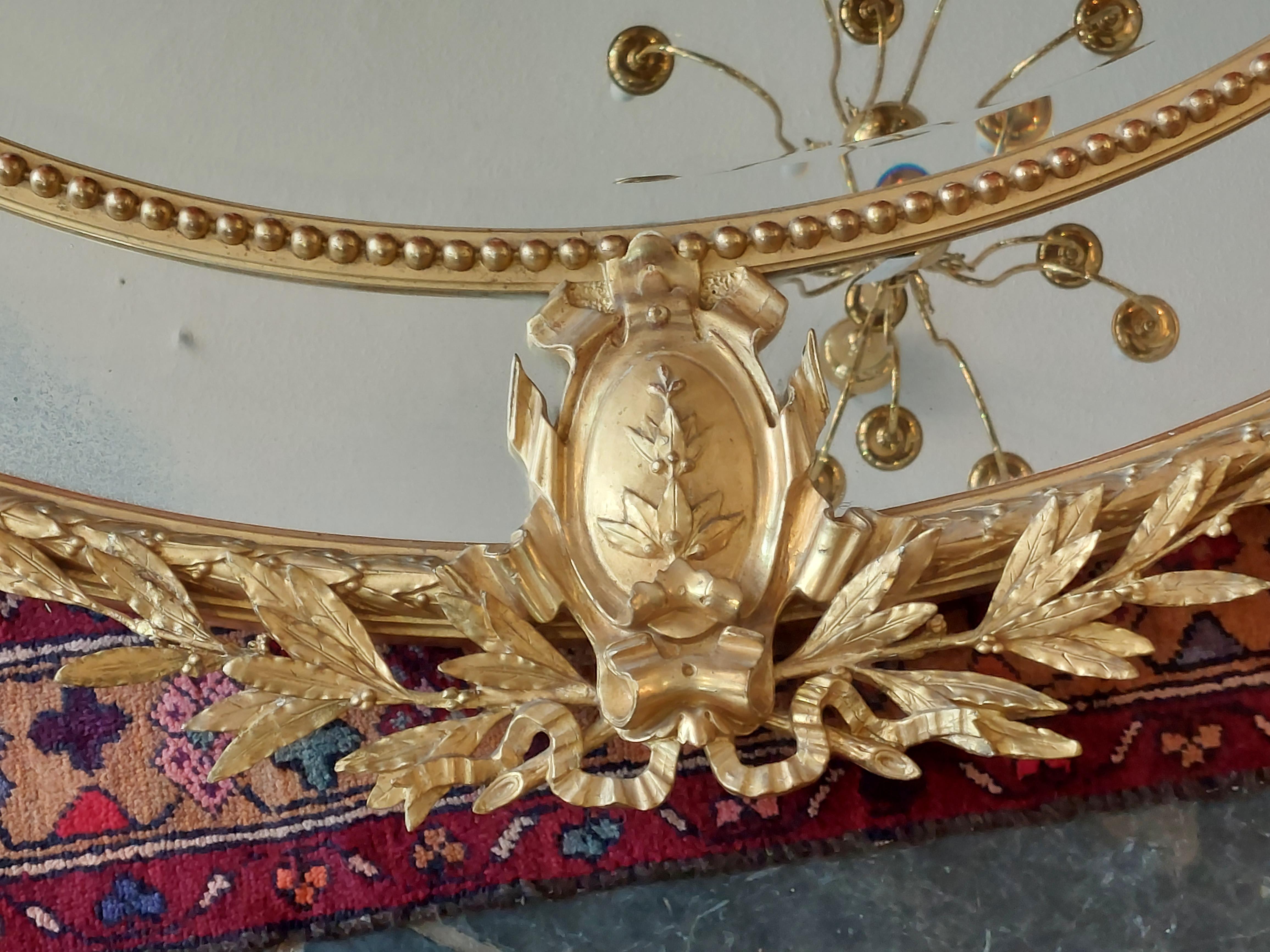 Specchio da parete ovale vittoriano in legno dorato e gesso in vendita 3