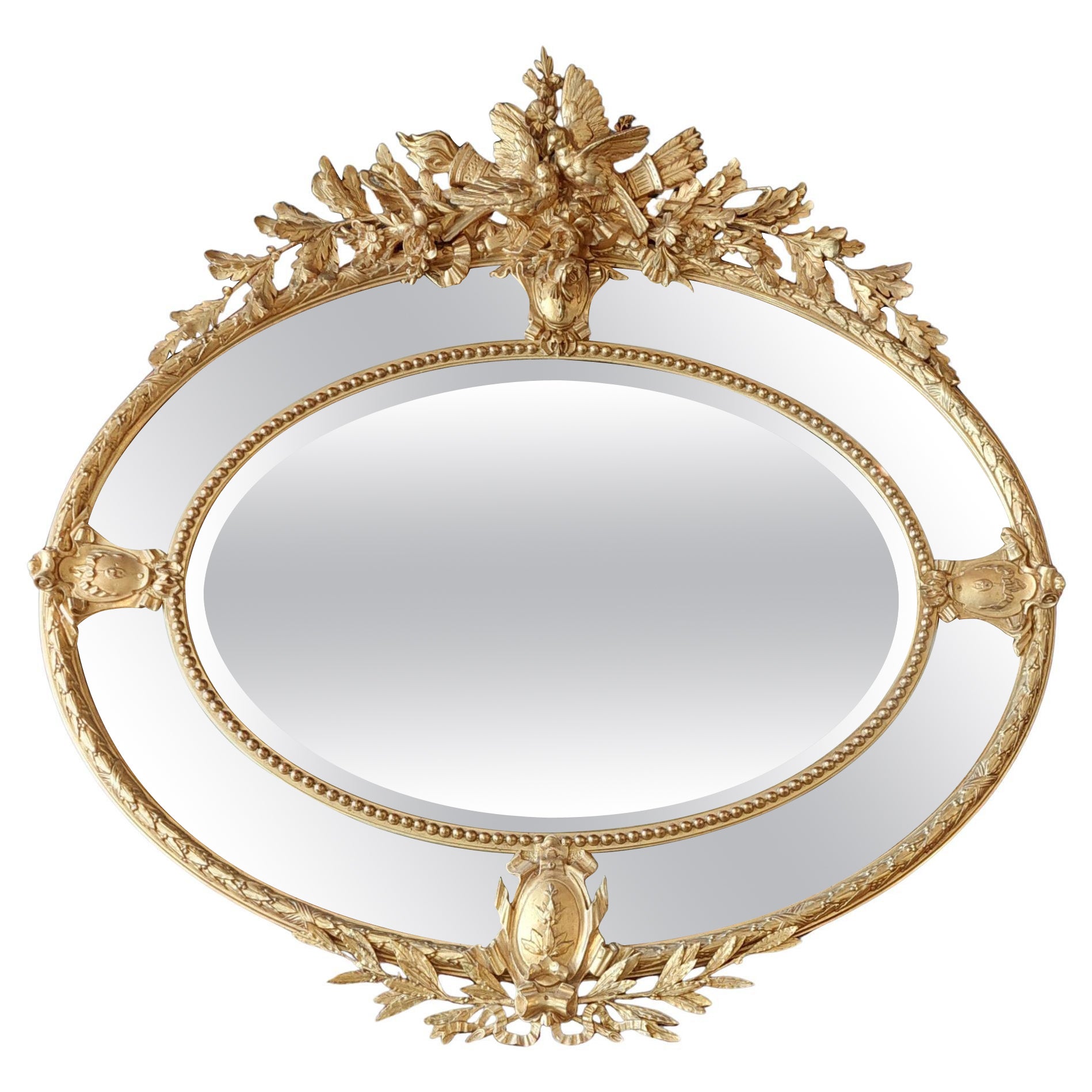 Miroir mural ovale en bois doré et gesso de style victorien