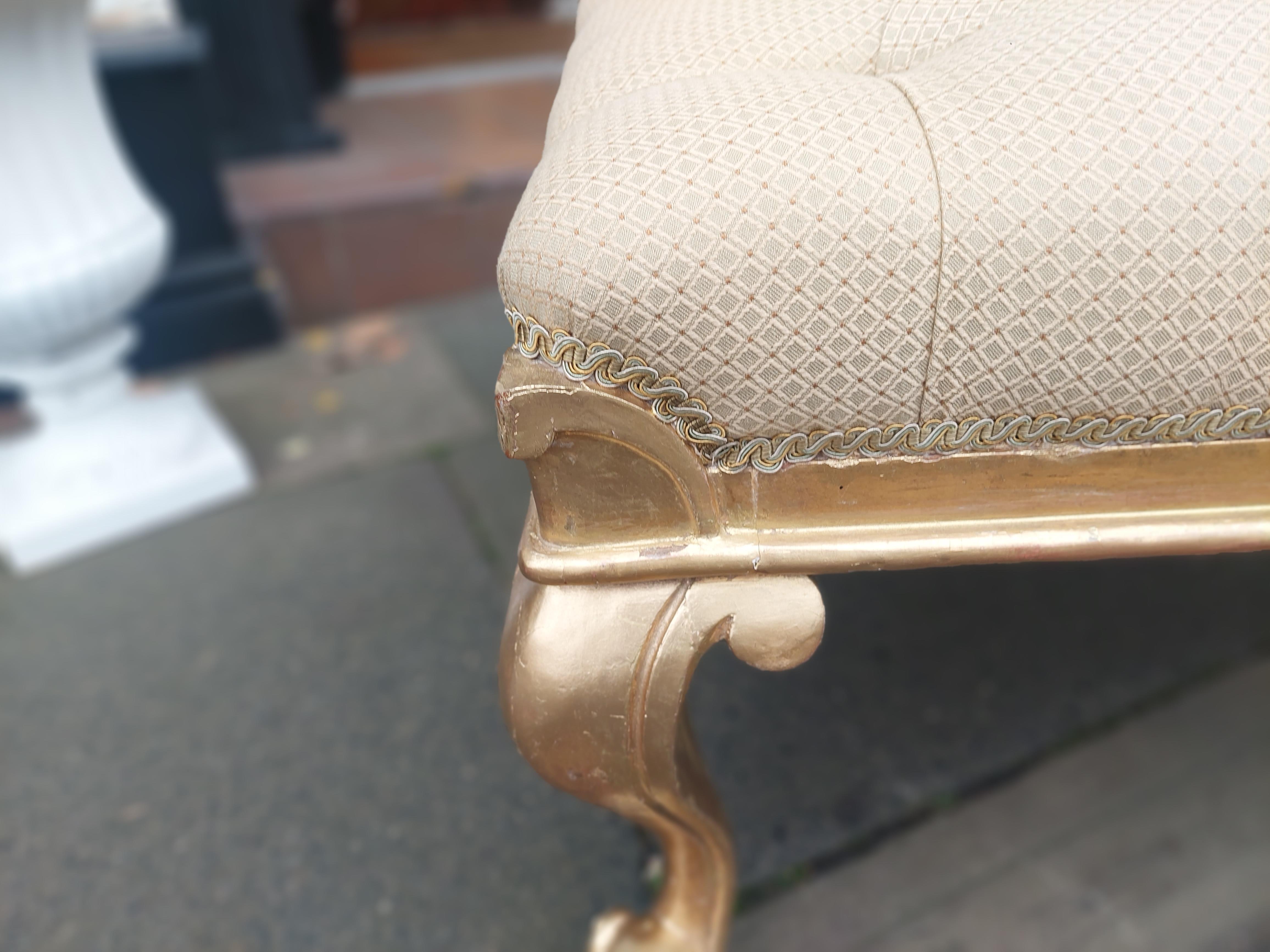 Anglais Table basse/grand tabouret en bois doré de style victorien en vente