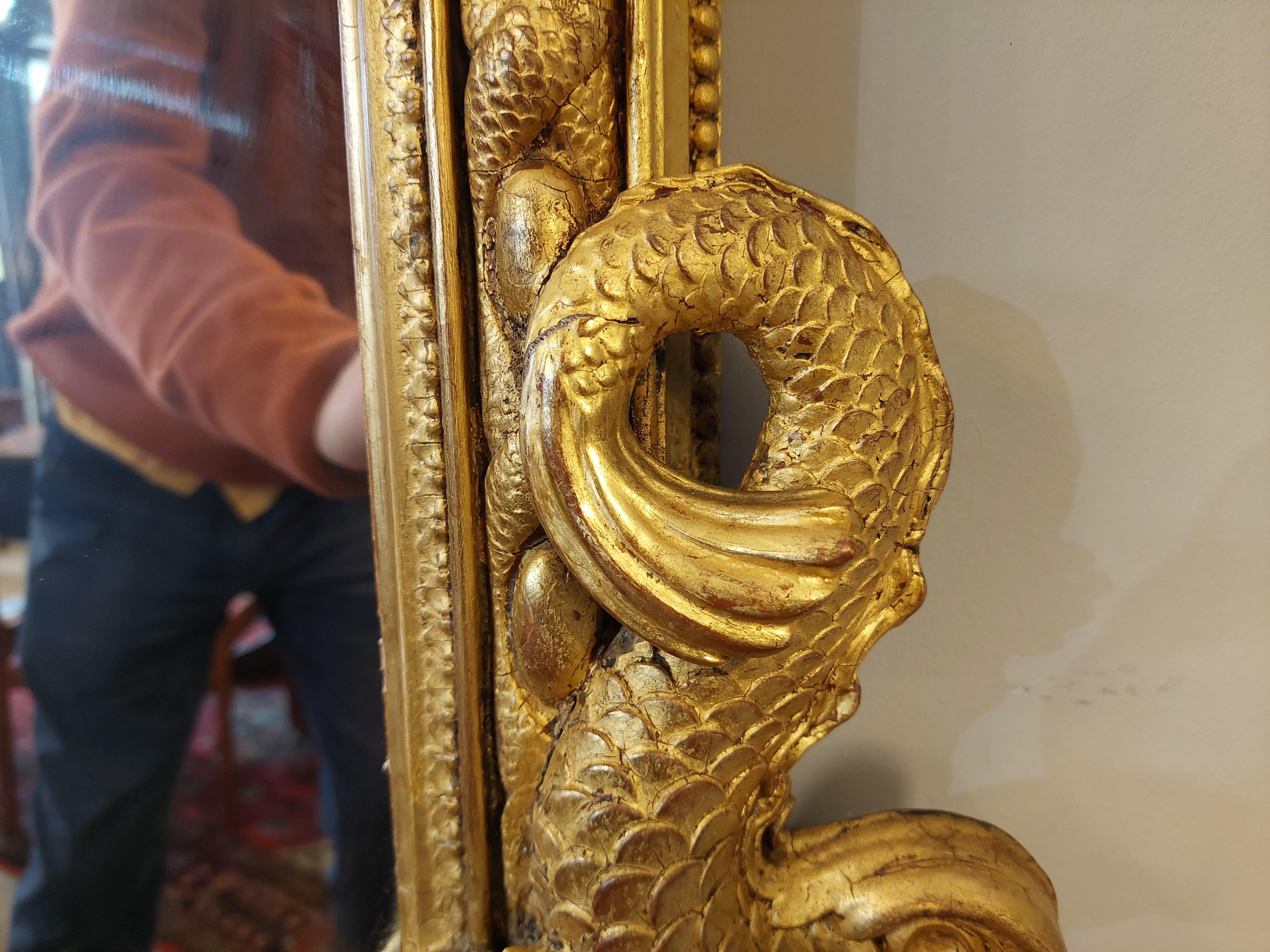 Specchio da parete vittoriano in legno dorato e gesso in vendita 5