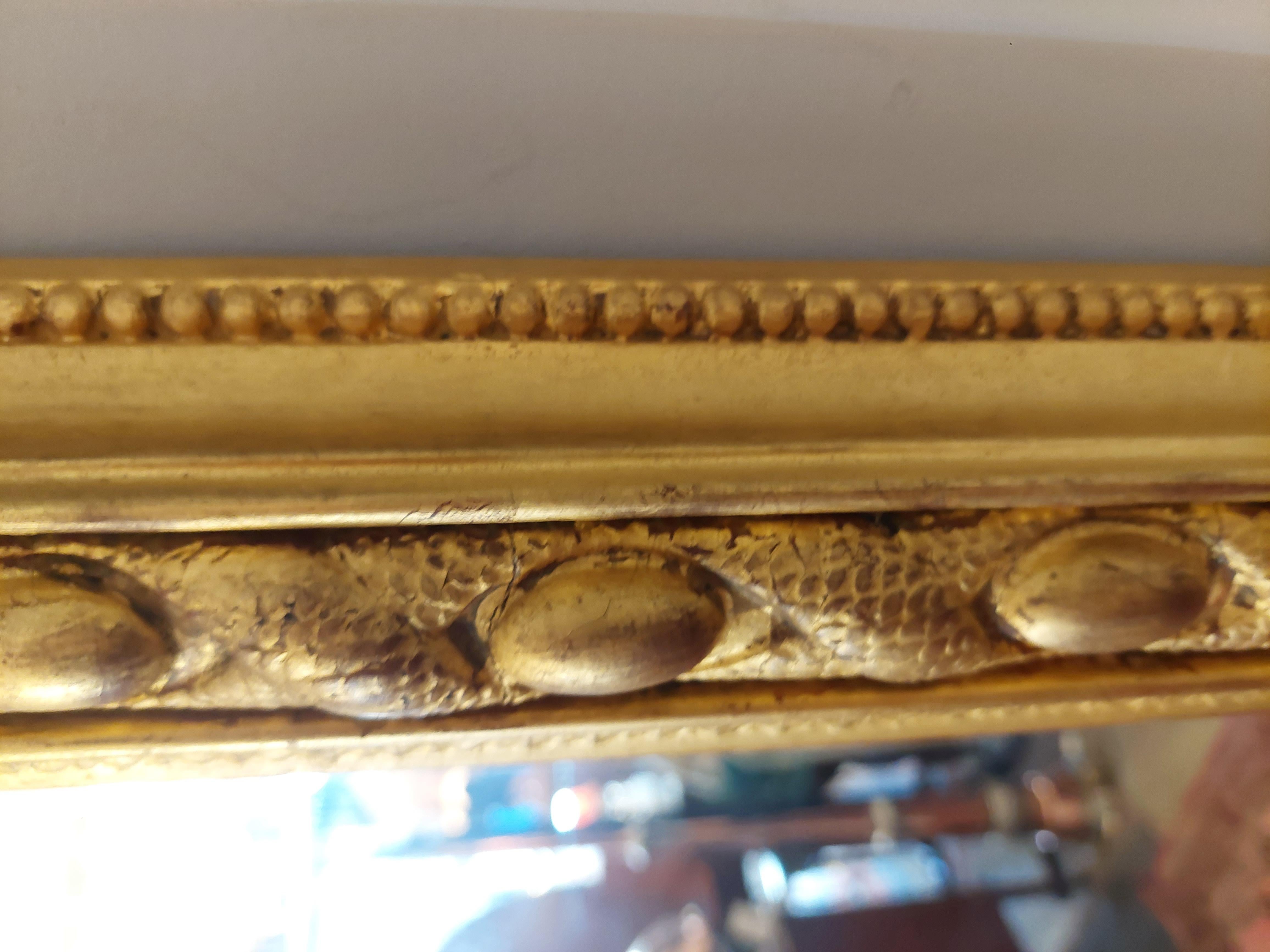 Specchio da parete vittoriano in legno dorato e gesso in vendita 7