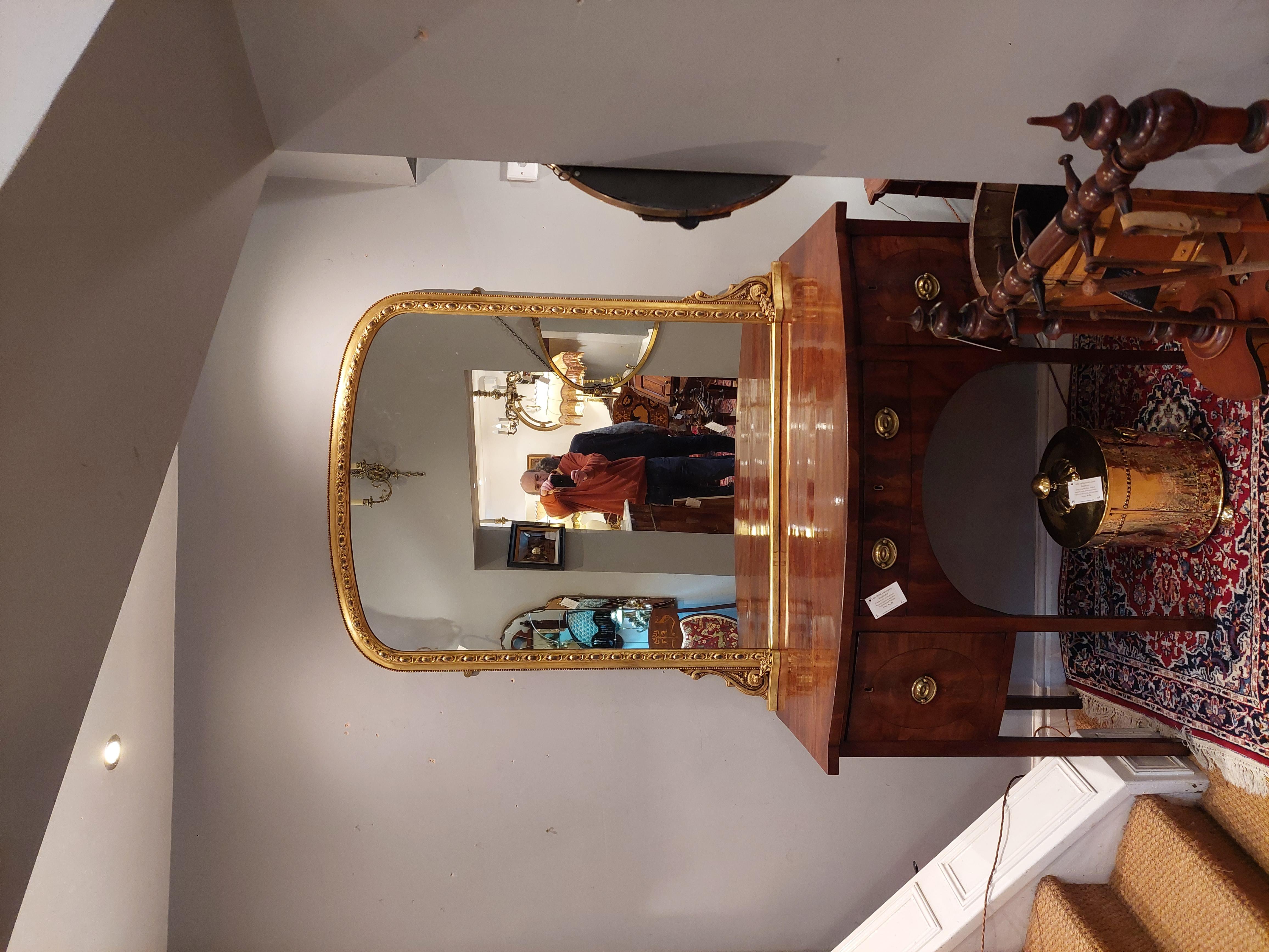 Vittoriano Specchio da parete vittoriano in legno dorato e gesso in vendita