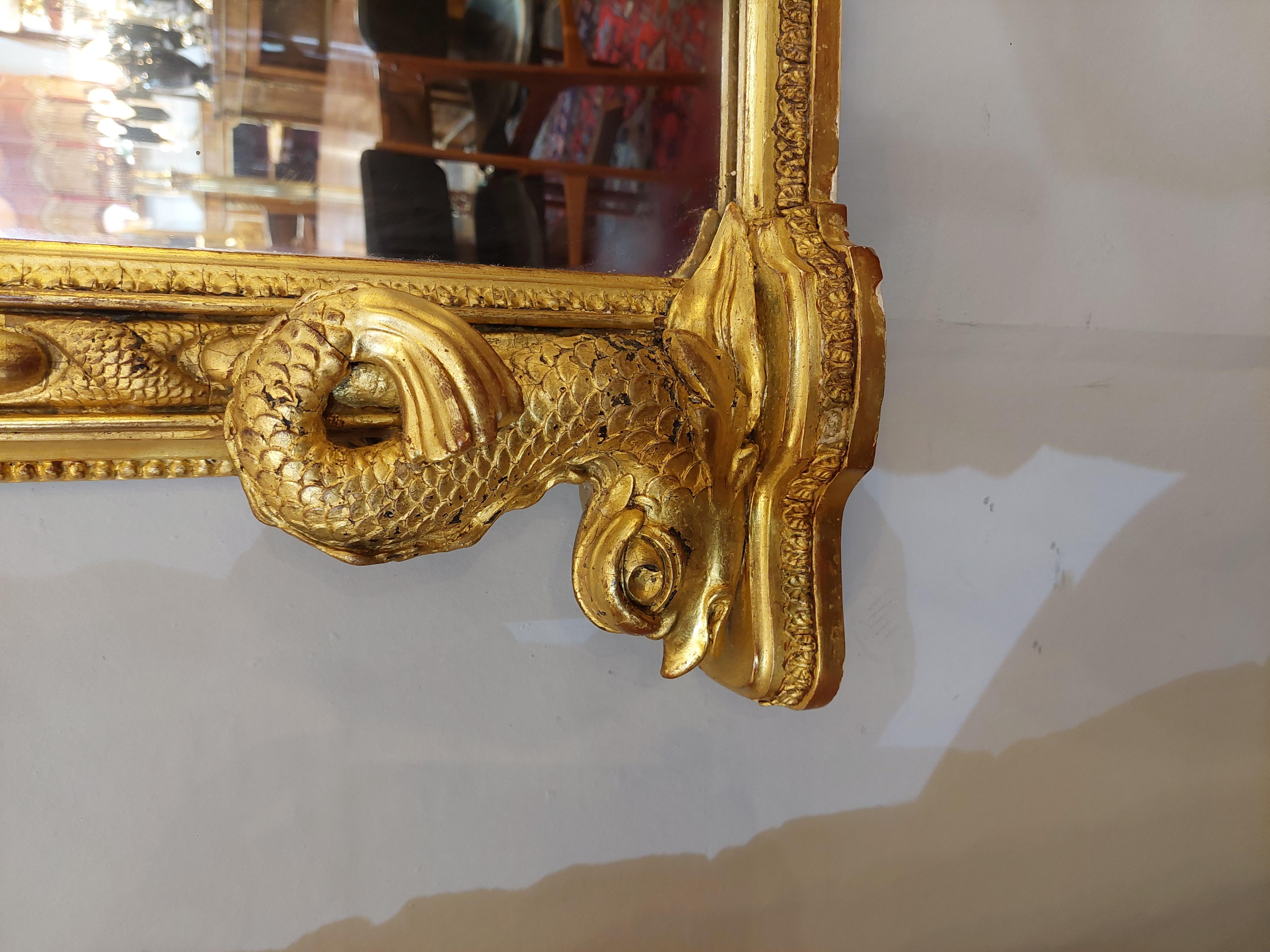 Luigi XV Specchio da parete vittoriano in legno dorato e gesso in vendita