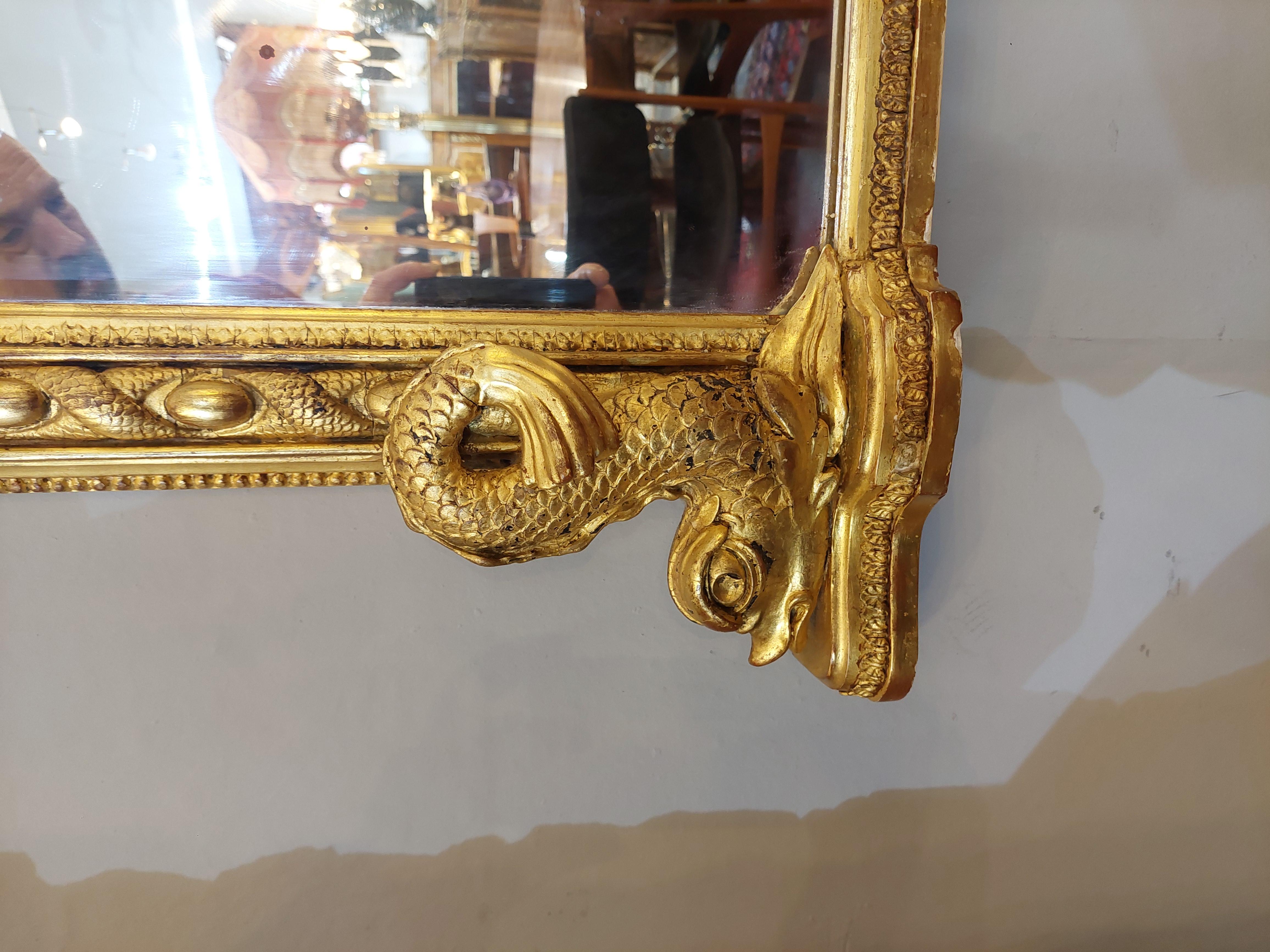 Francese Specchio da parete vittoriano in legno dorato e gesso in vendita