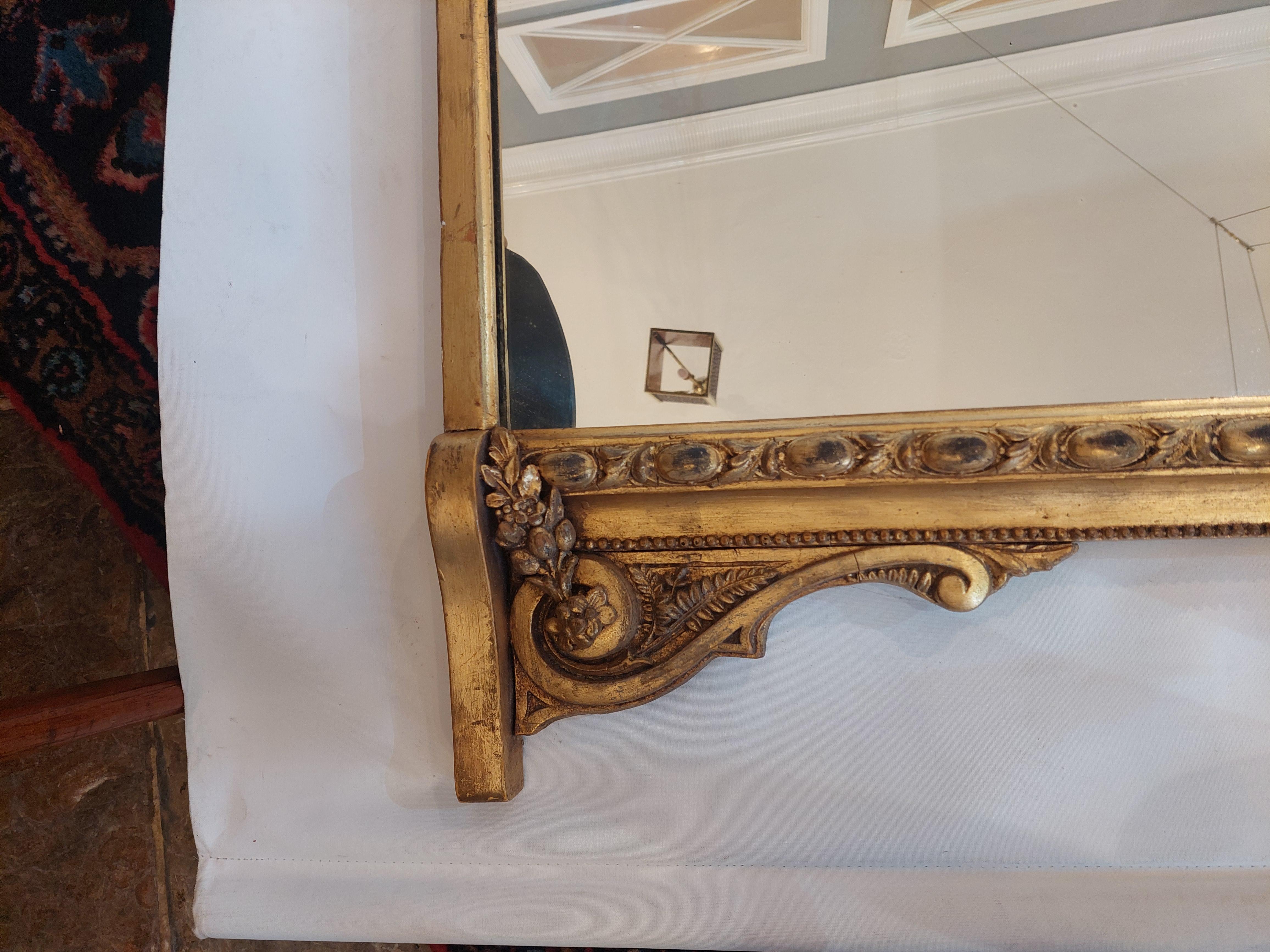 Specchio da parete vittoriano in legno dorato e gesso In condizioni buone in vendita a Altrincham, GB