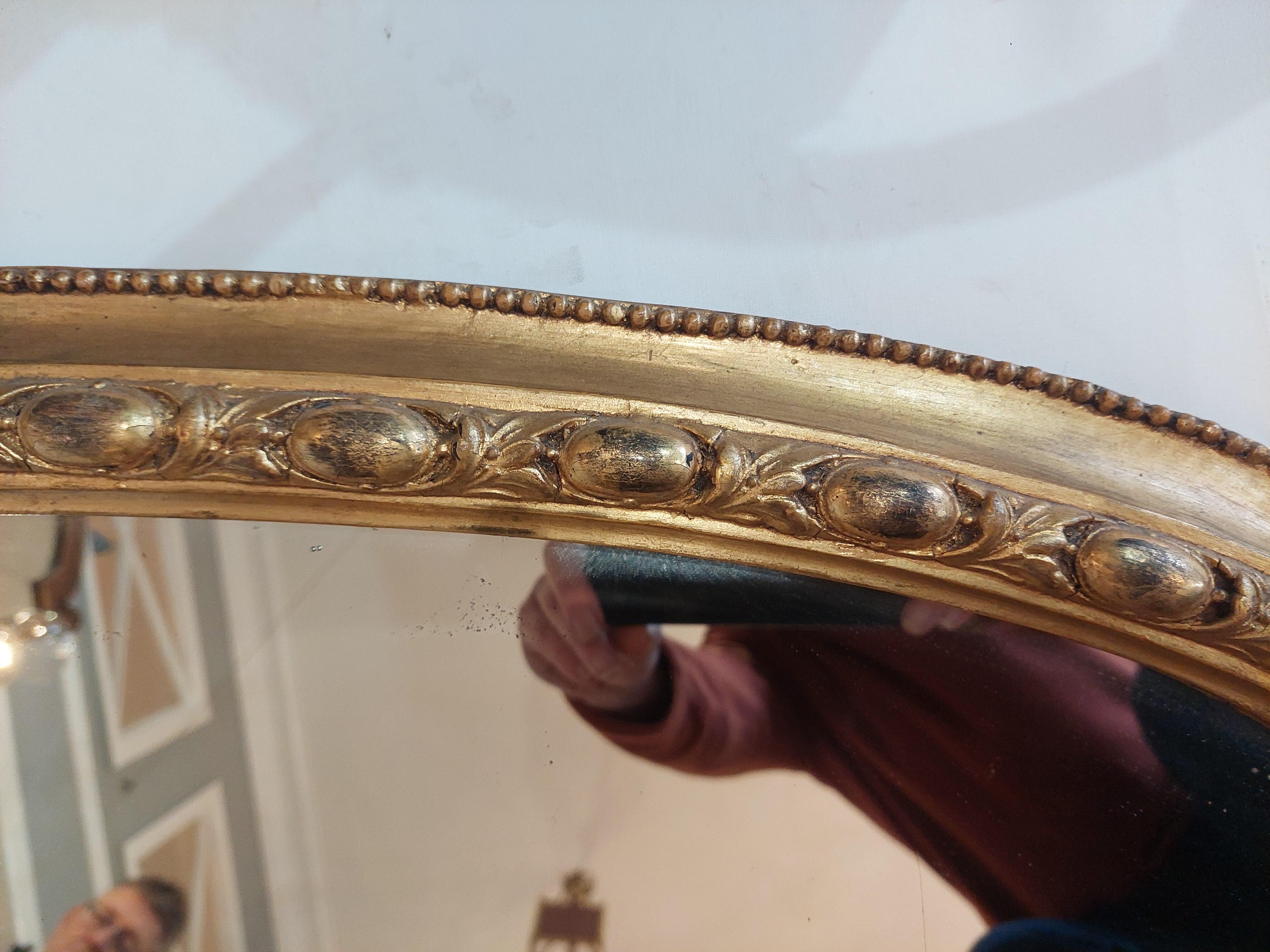 Specchio da parete vittoriano in legno dorato e gesso in vendita 1