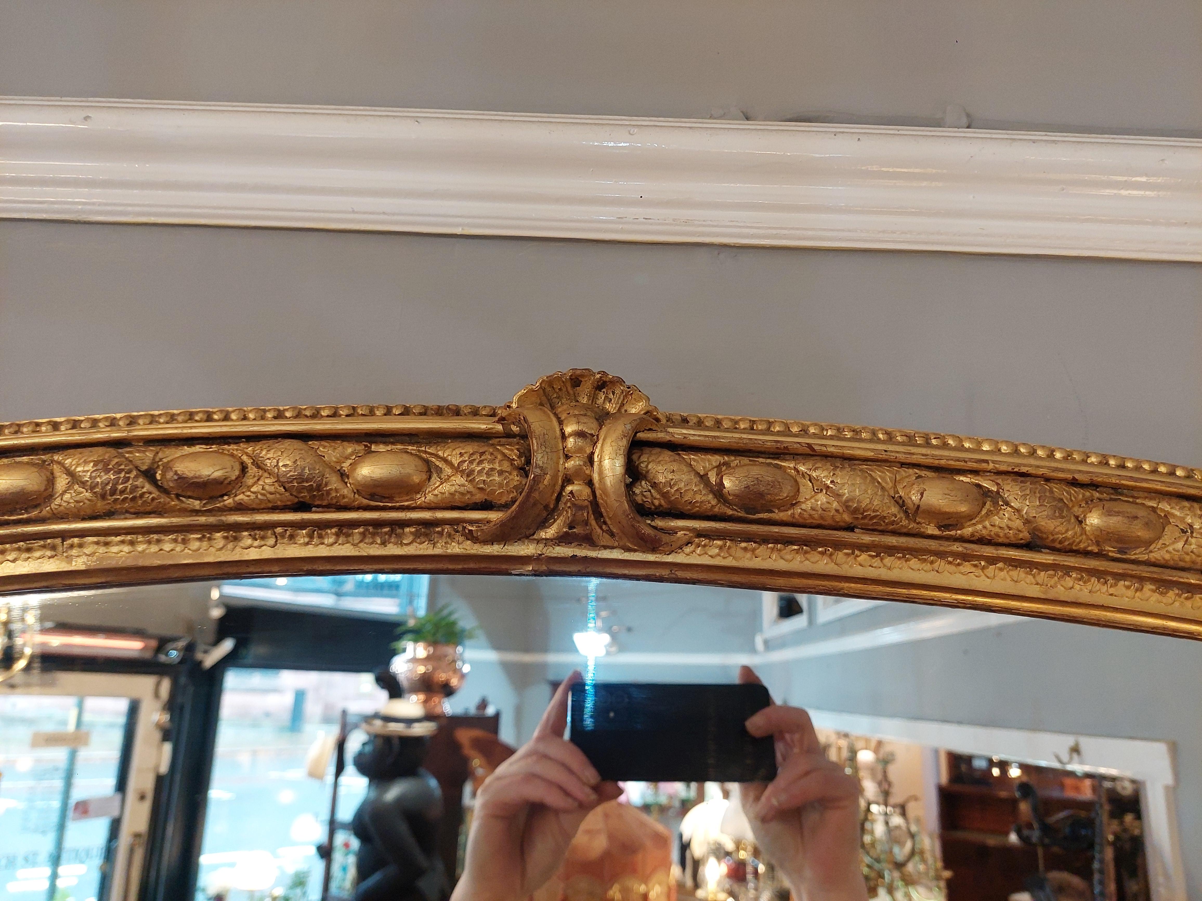 Specchio da parete vittoriano in legno dorato e gesso in vendita 1