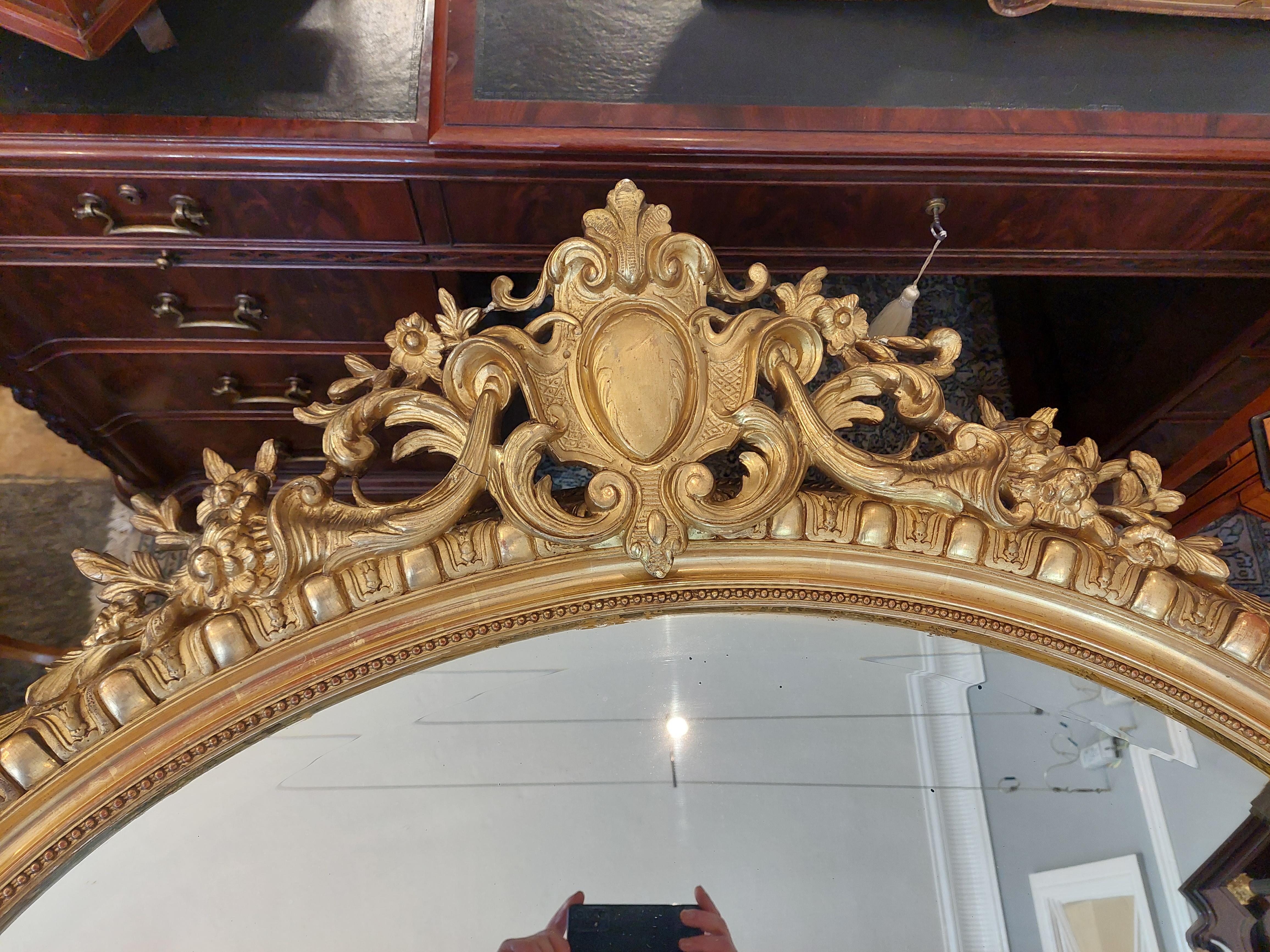 Specchio vittoriano in legno dorato in stile rococò in vendita 1