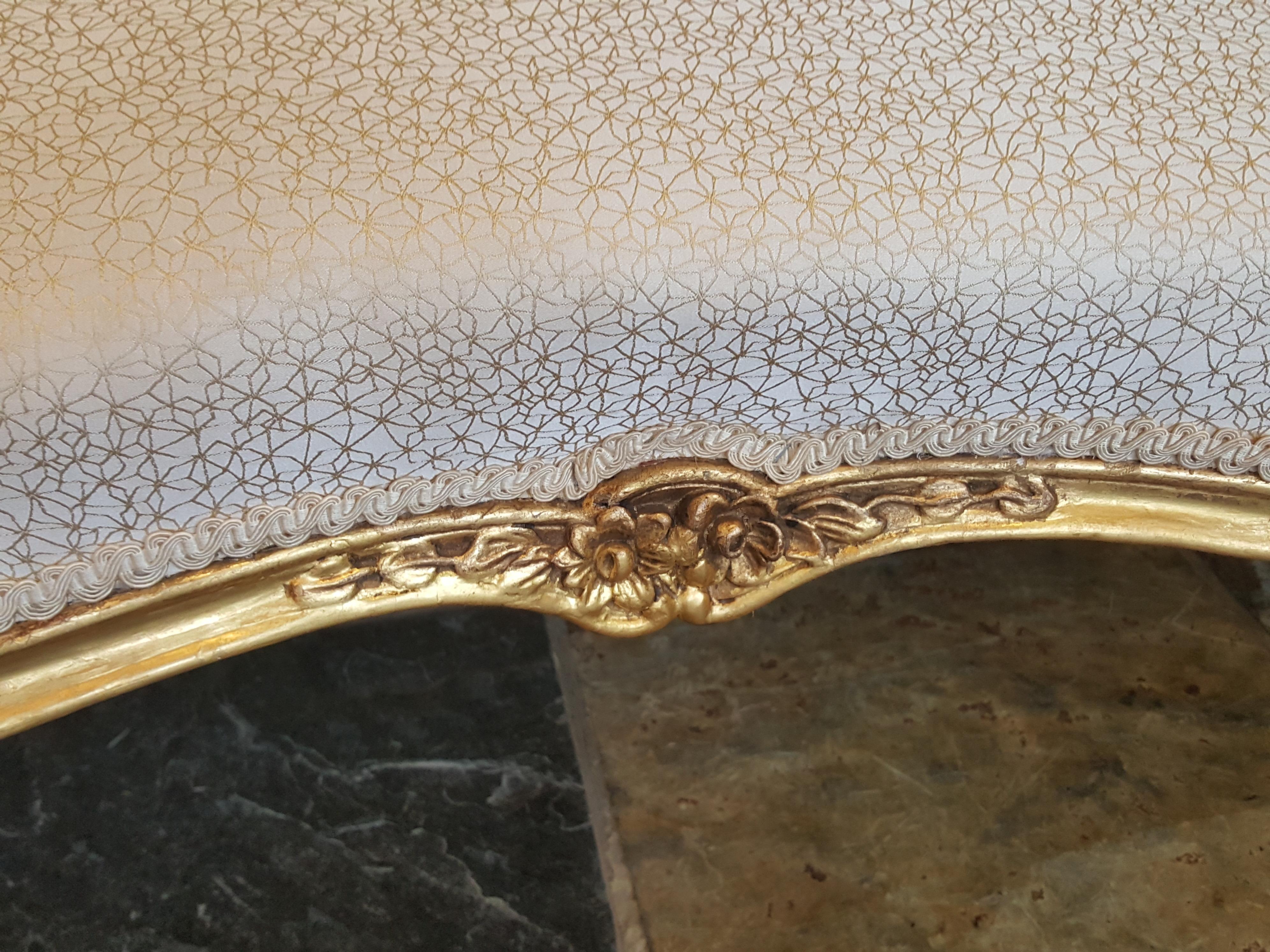Victorian Giltwood Settee In Good Condition In Altrincham, Cheshire