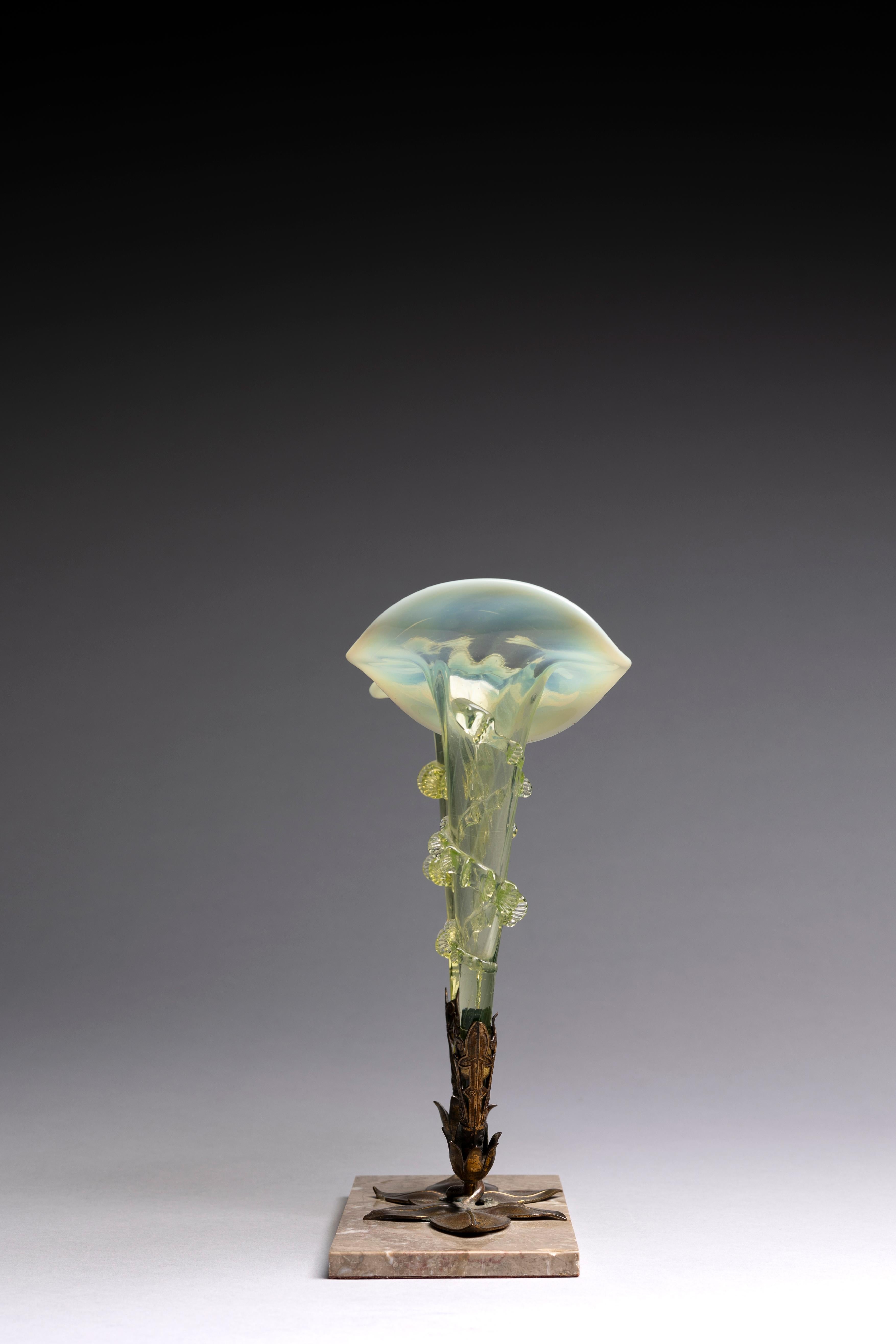 Jarrón victoriano de cristal Epergne en Excelente estado para la venta en Fort Lauderdale, FL