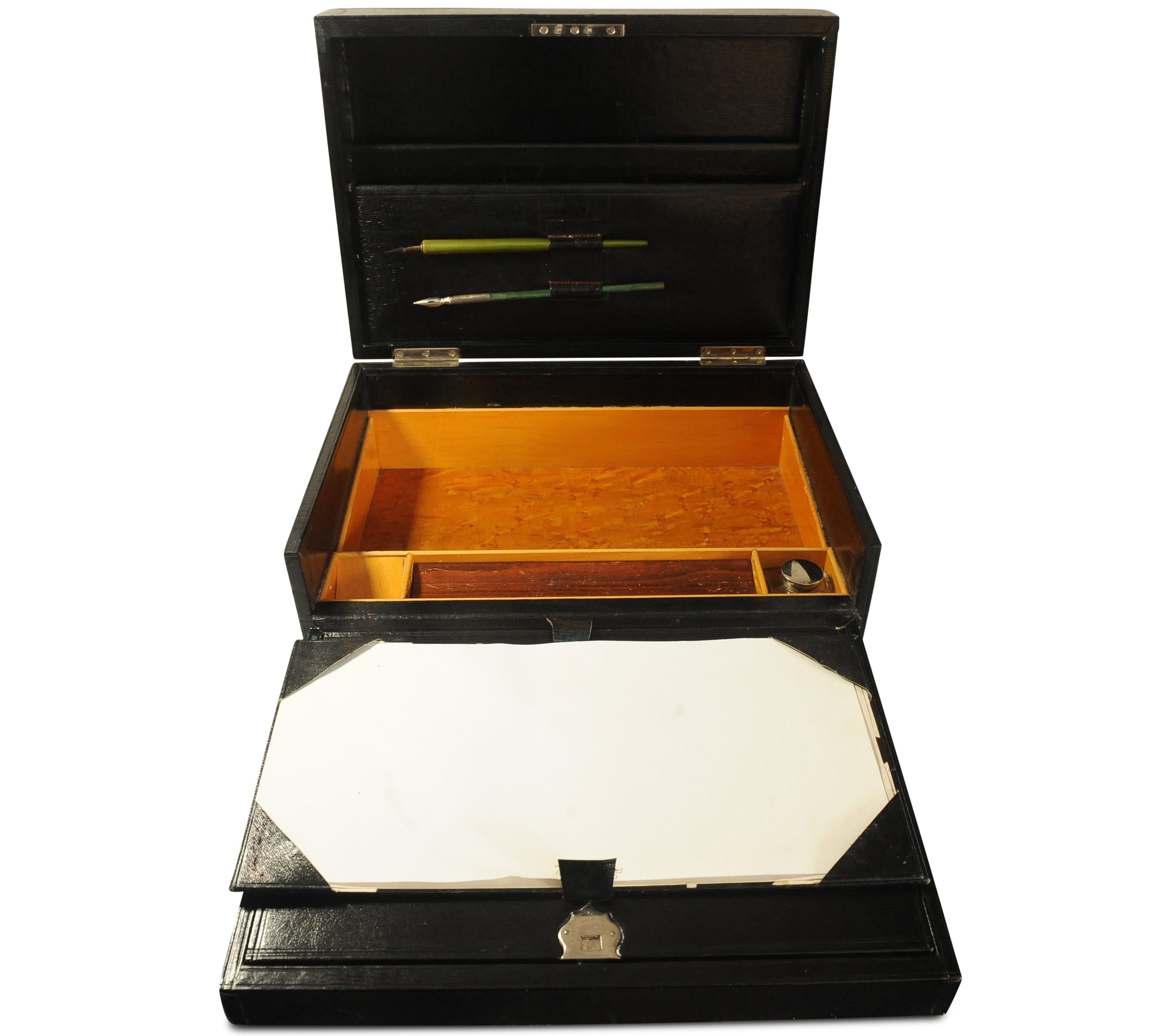 Victorian Glossy Extending Black Leather Stationary Writing Slope With Key  For Sale 3