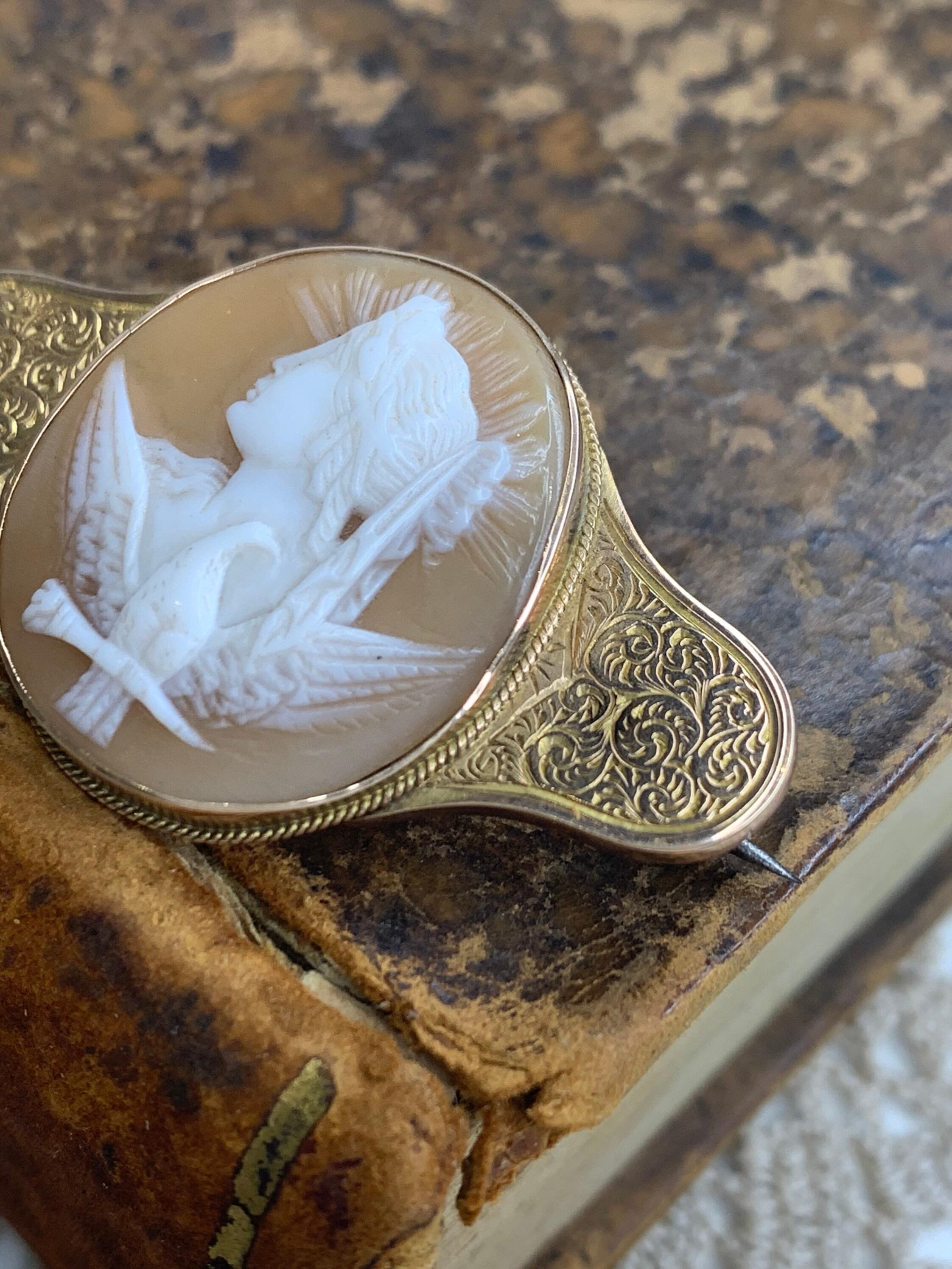 Victorian Goddess Cameo Brooch In Good Condition For Sale In Brighton, GB